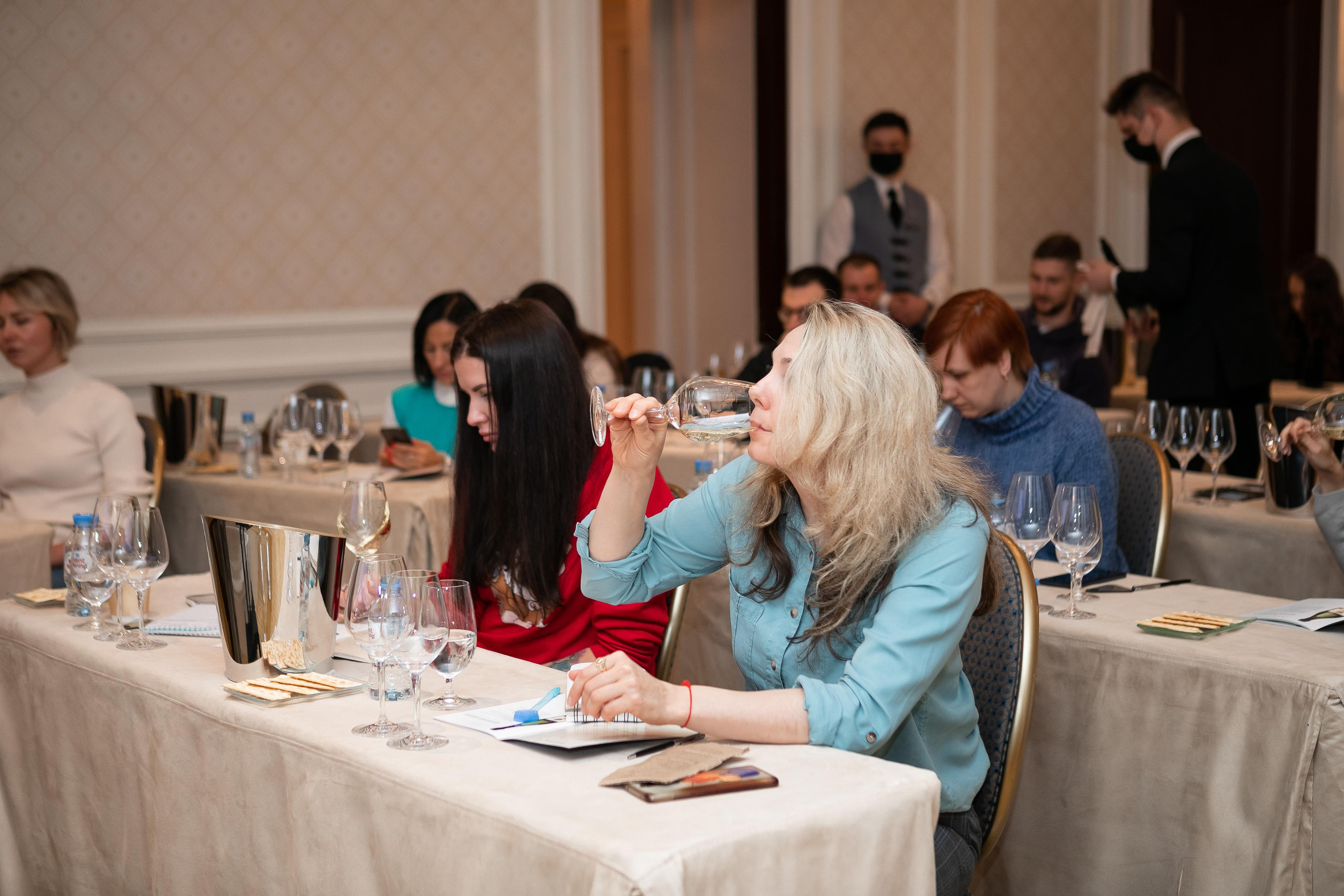 Репортажная фотосъемка дня рождения в ресторане, на теплоходе. Семейный и свадебный фотограф в Санкт-Петербурге Таша Семёнова