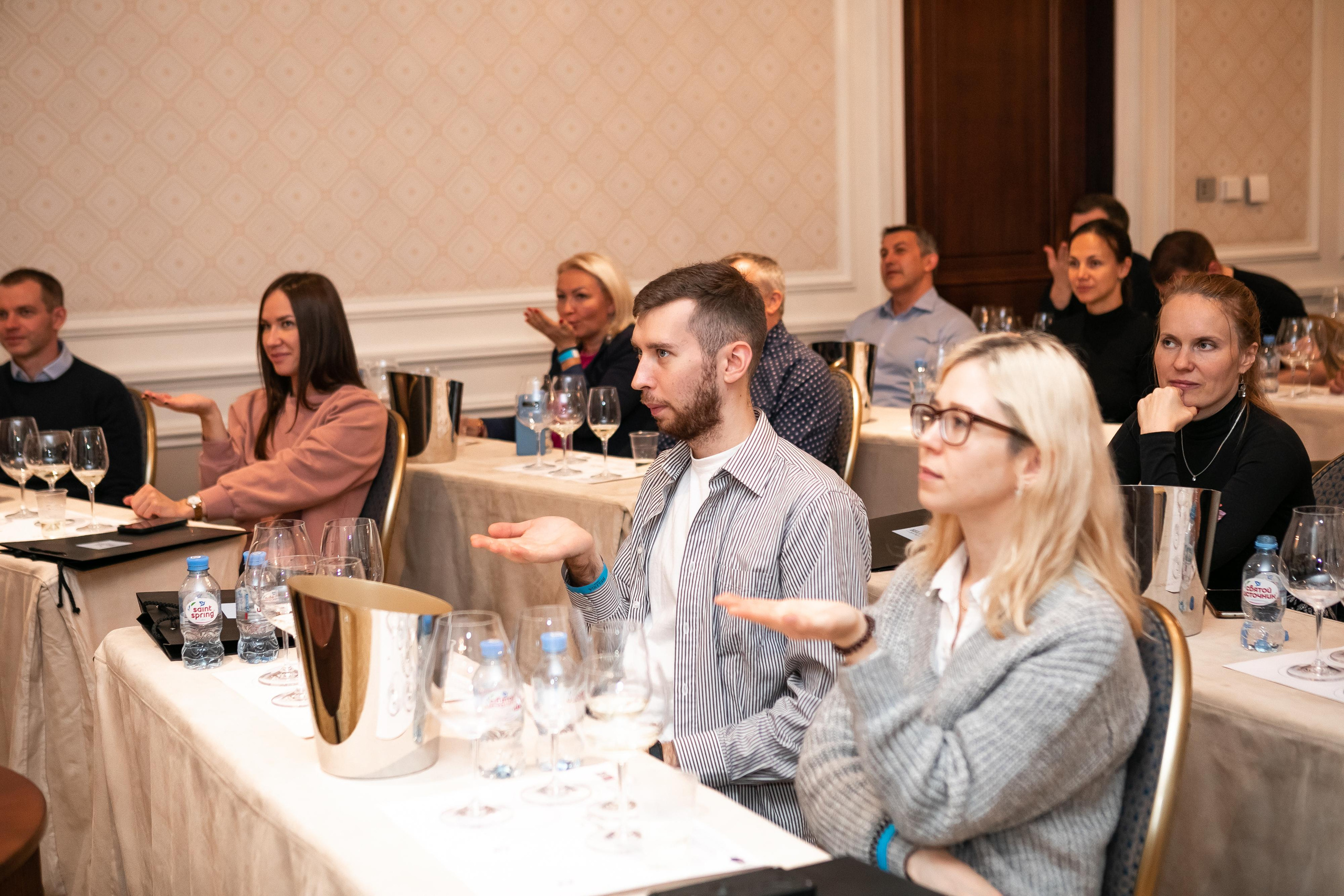 Репортажная фотосъемка дня рождения в ресторане, на теплоходе. Семейный и свадебный фотограф в Санкт-Петербурге Таша Семёнова