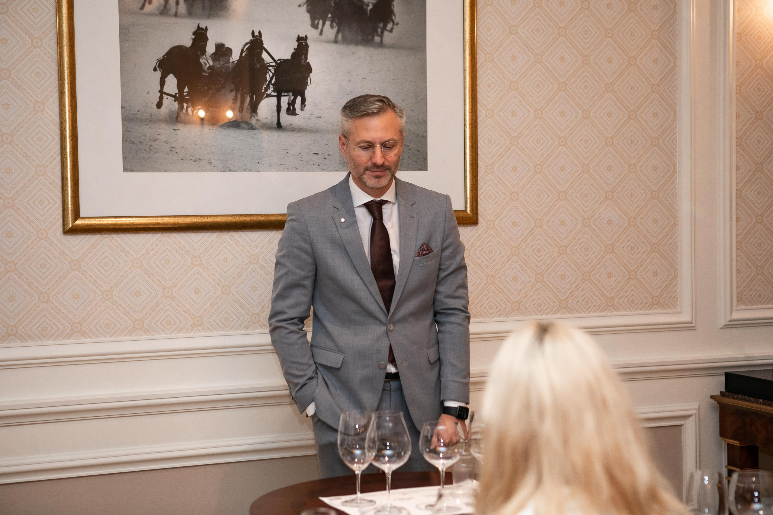 Репортажная фотосъемка дня рождения в ресторане, на теплоходе. Семейный и свадебный фотограф в Санкт-Петербурге Таша Семёнова