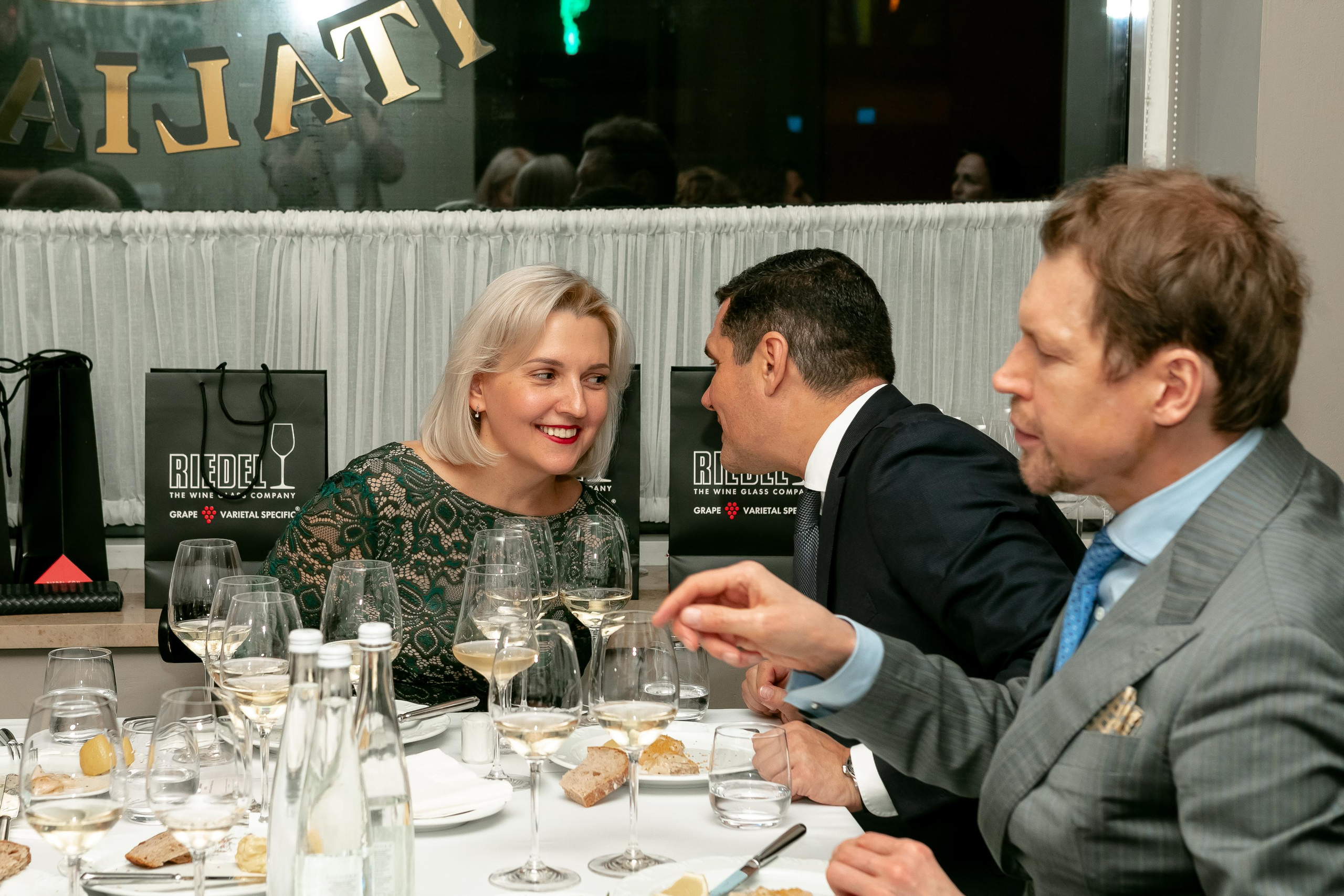 Репортажная фотосъемка дня рождения в ресторане, на теплоходе. Семейный и свадебный фотограф в Санкт-Петербурге Таша Семёнова