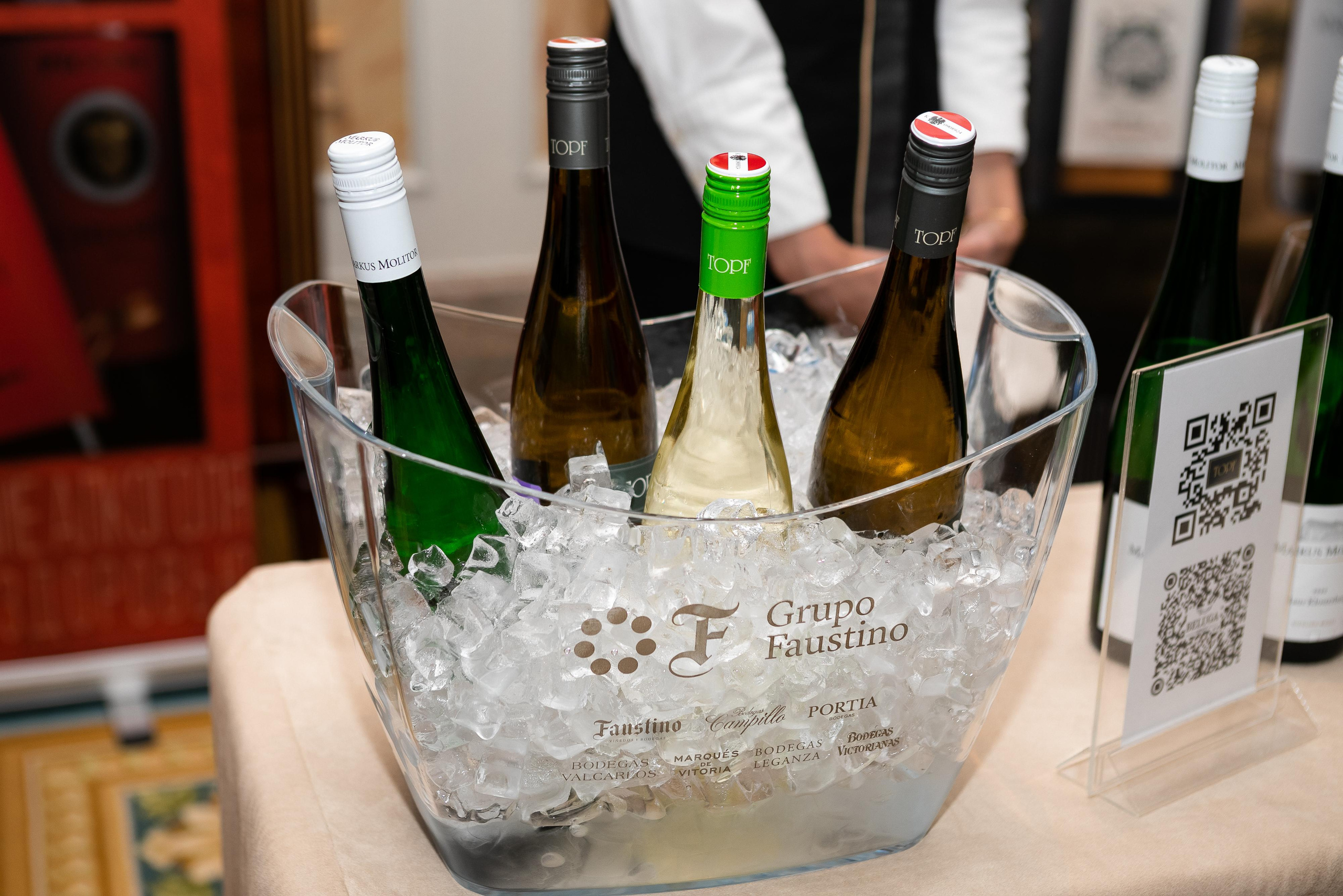 Репортажная фотосъемка дня рождения в ресторане, на теплоходе. Семейный и свадебный фотограф в Санкт-Петербурге Таша Семёнова