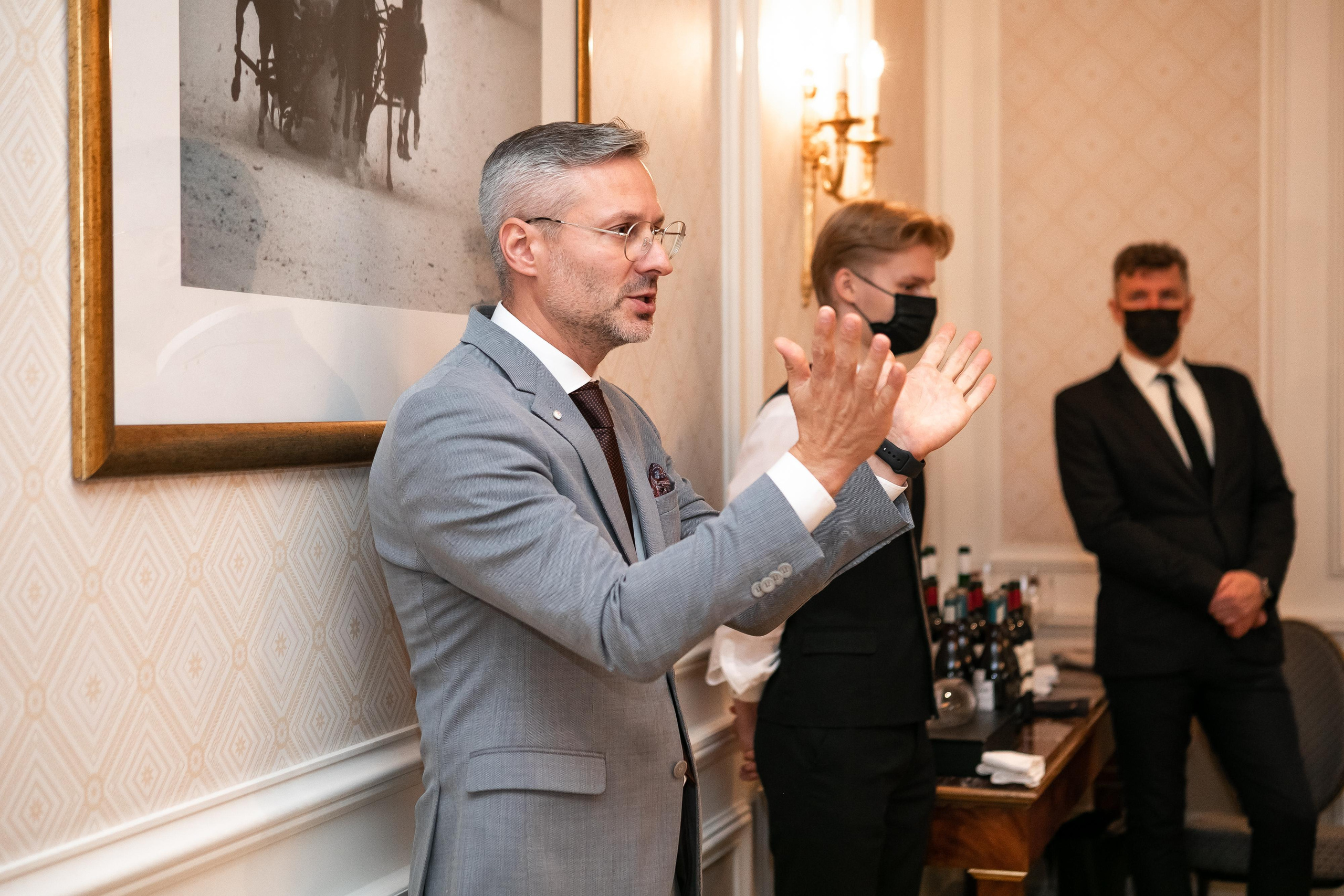 Репортажная фотосъемка дня рождения в ресторане, на теплоходе. Семейный и свадебный фотограф в Санкт-Петербурге Таша Семёнова