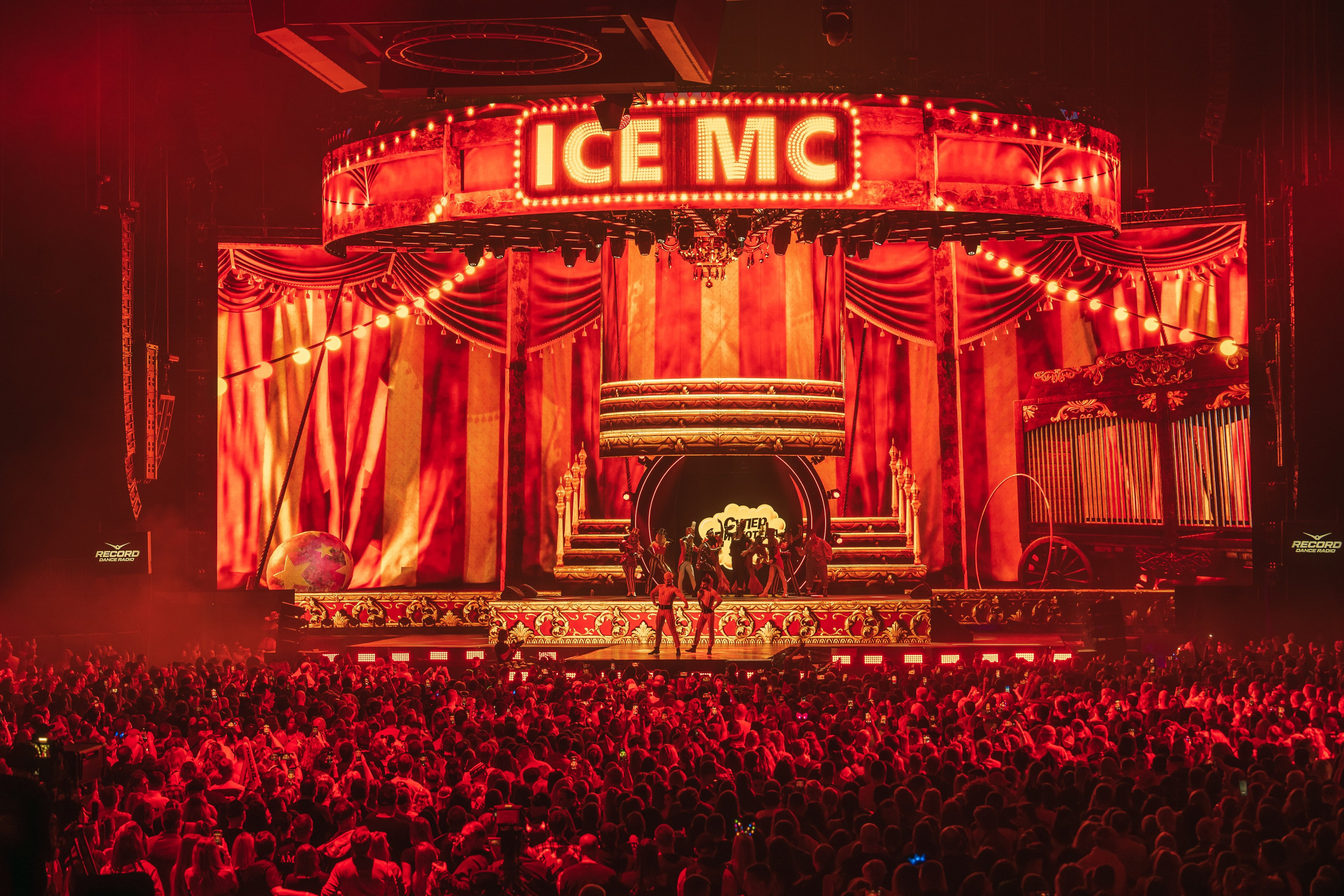 Superdiskoteka 90. Svyatoslav Bunkov | photographer