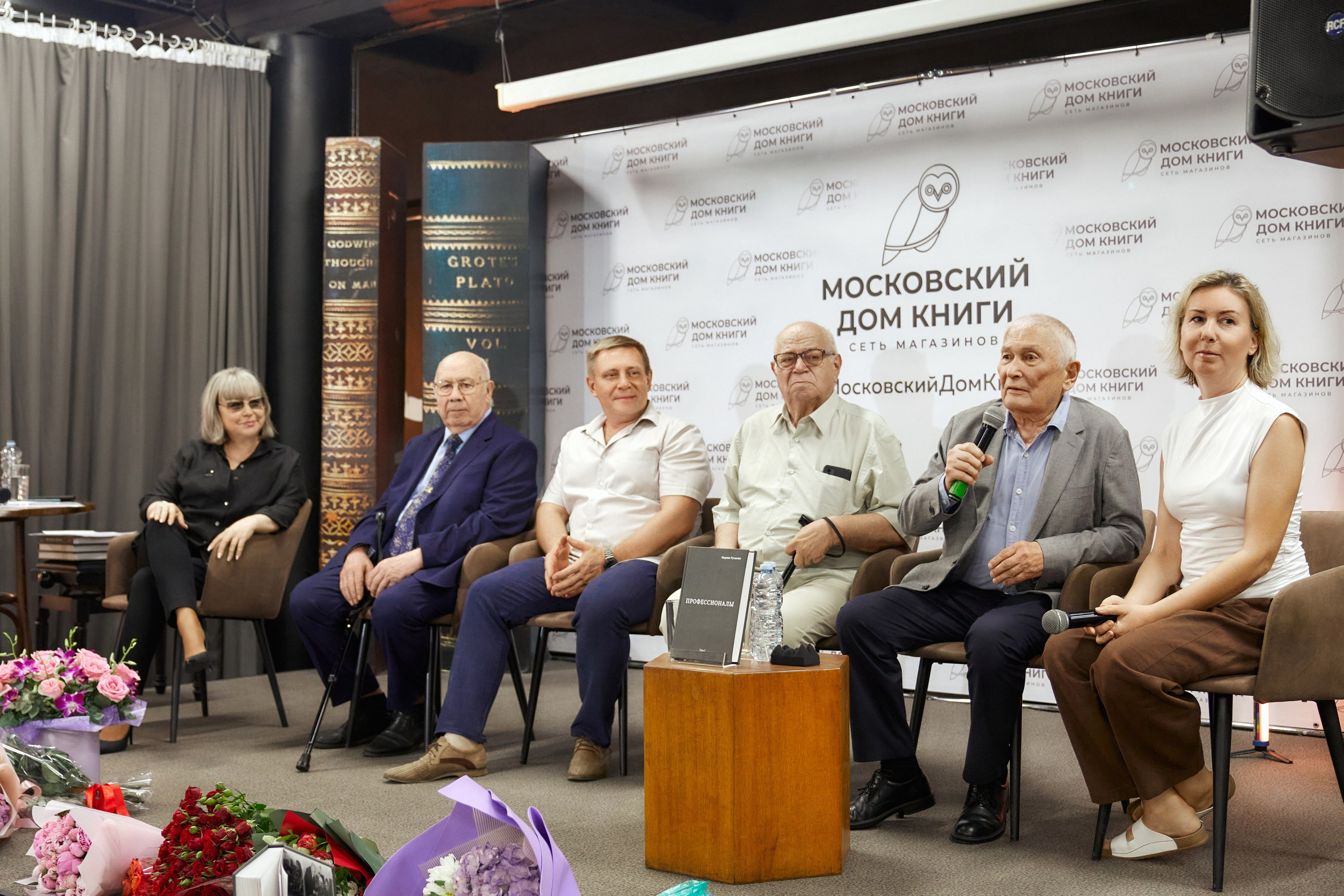 Презентация книги «Профессионалы» в Московском доме книги на Арбате. Александр Падежов — фотограф в Москве | Репортаж, бизнес, студия, свадьбы, семья