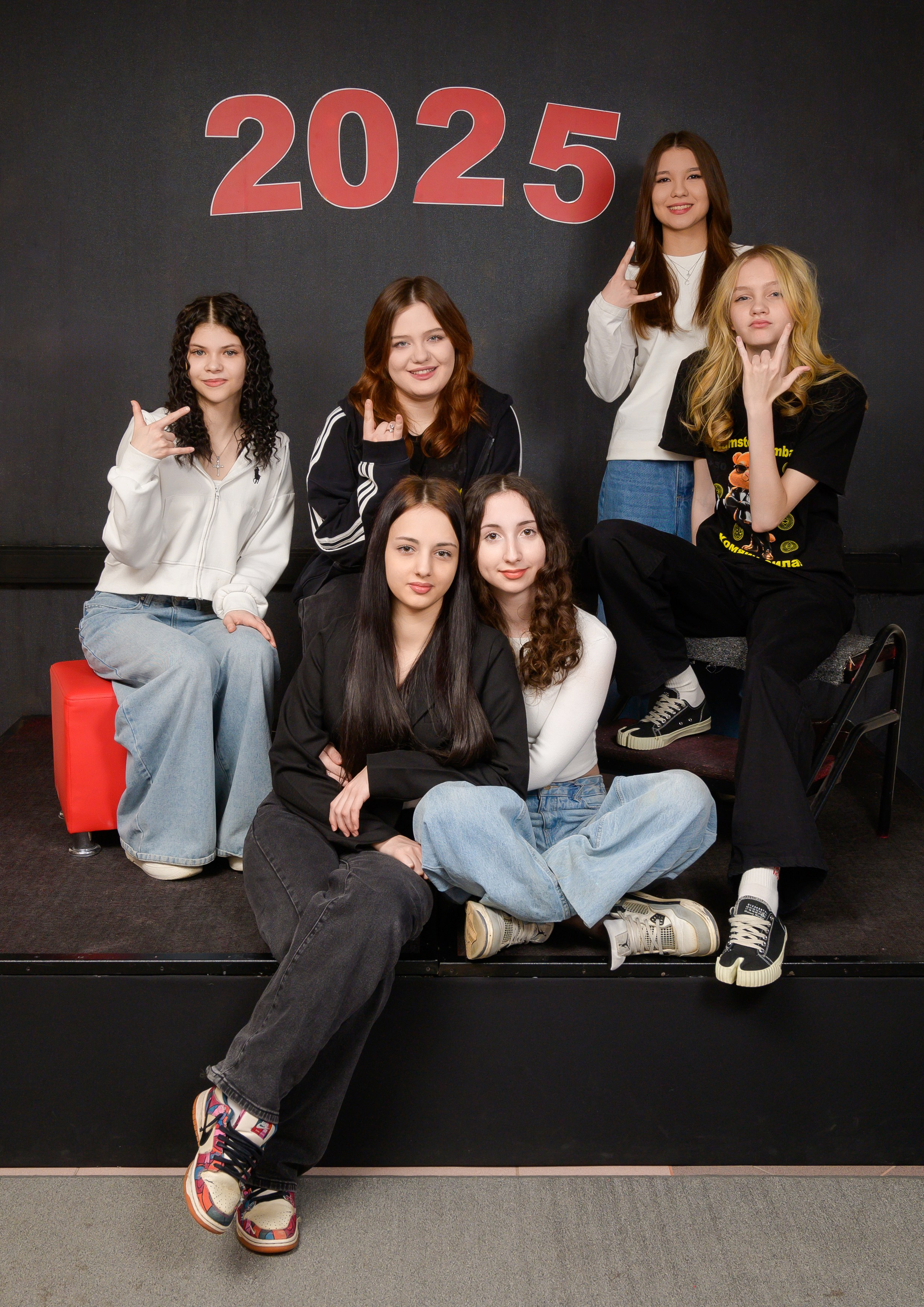 Фотографии старшеклассников для выпускных альбомов Нижневартовск | Портфолио. AR-t студия «Альбом+», г. Нижневартовск