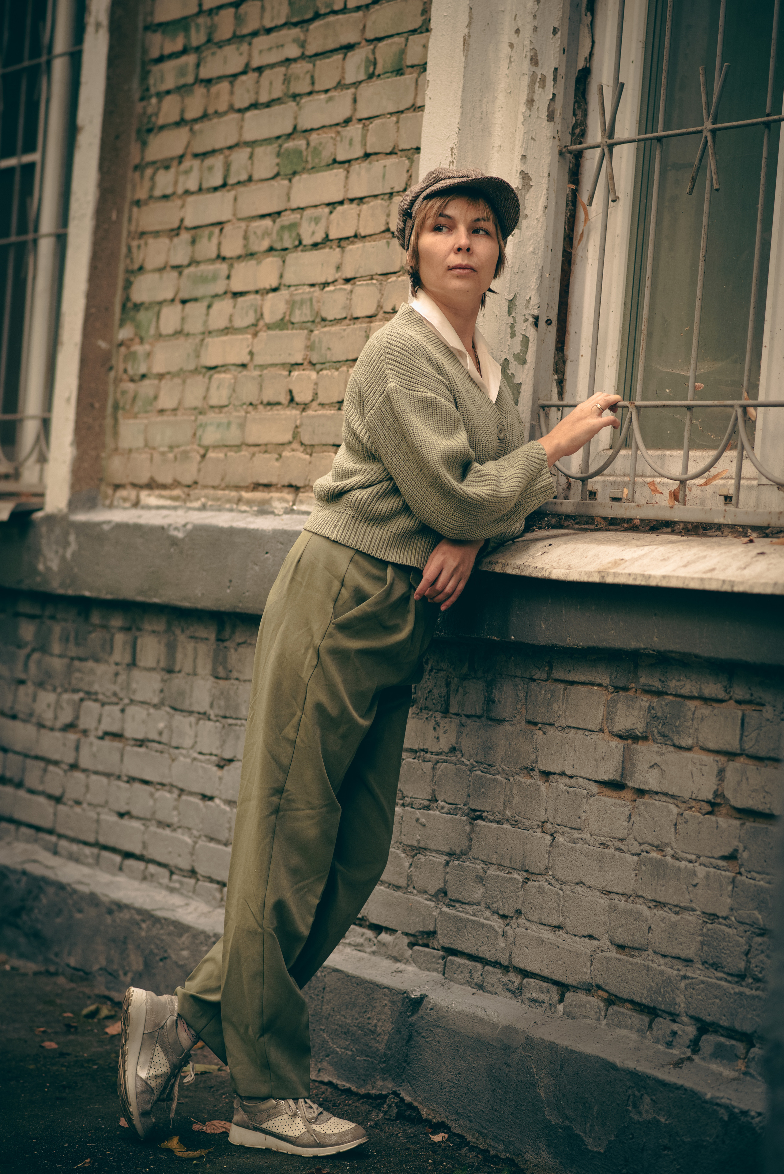 Прогулка в обычном дворе у старой пятиэтажки. Анна Боровикова, фотограф Пушкино