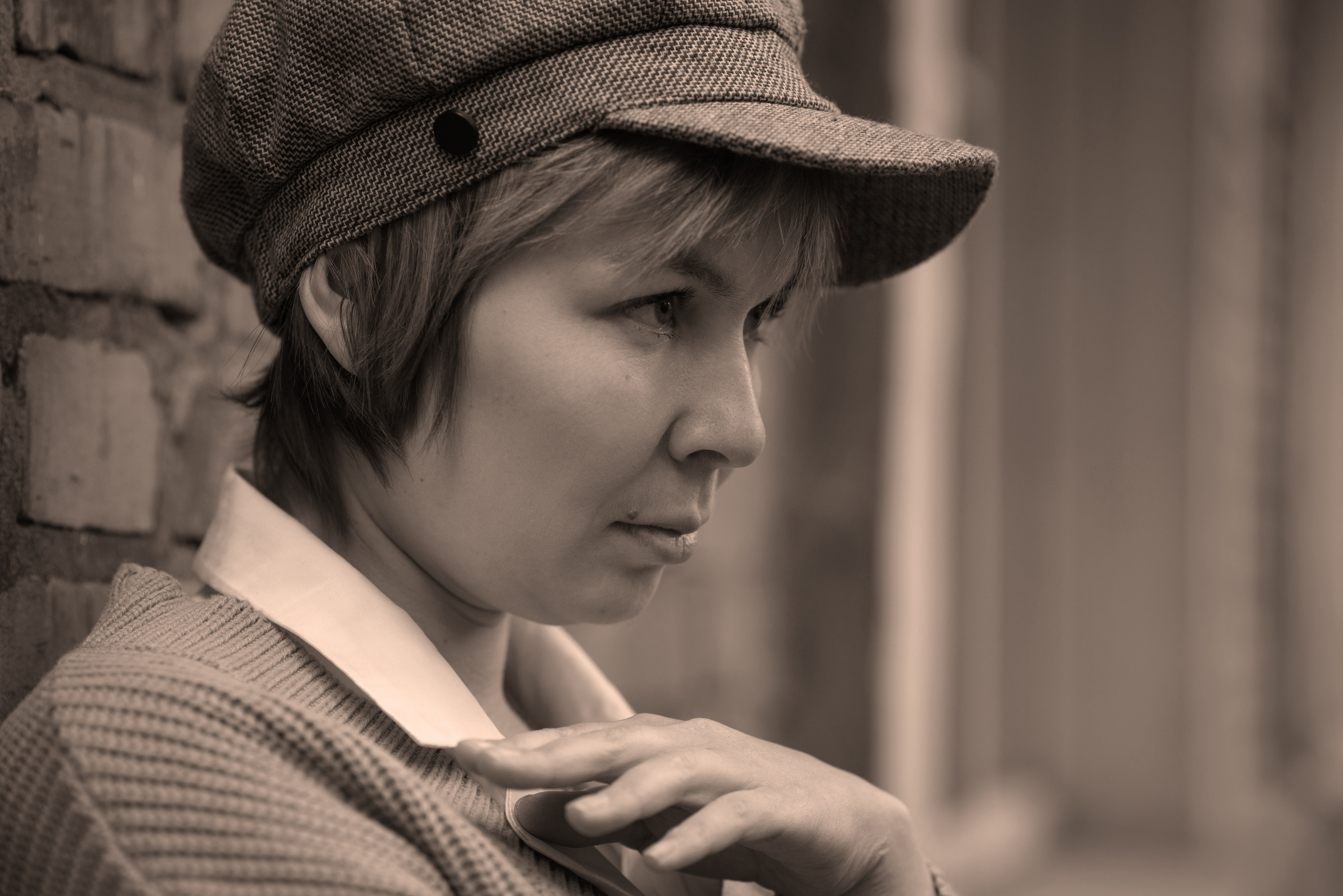 Прогулка в обычном дворе у старой пятиэтажки. Анна Боровикова, фотограф Пушкино