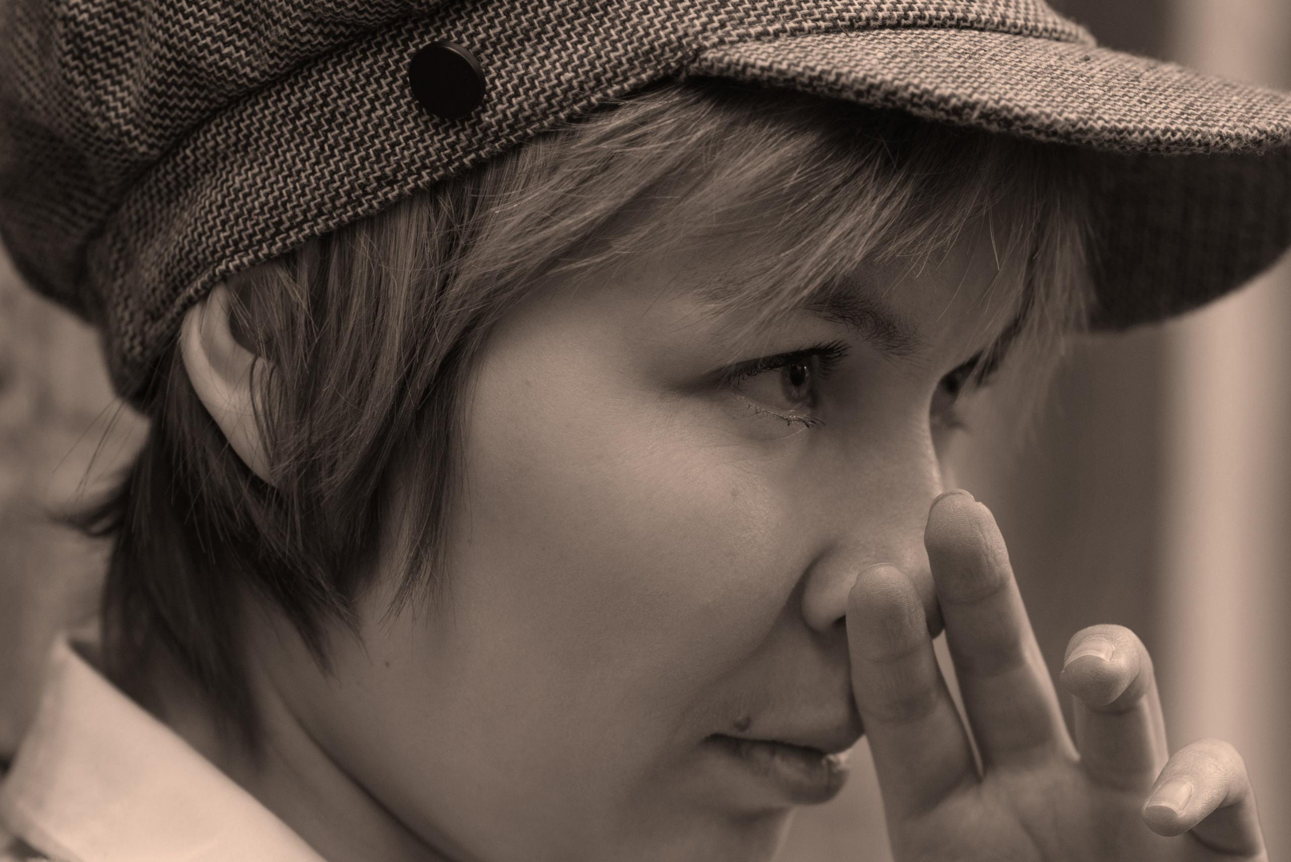 Прогулка в обычном дворе у старой пятиэтажки. Анна Боровикова, фотограф Пушкино