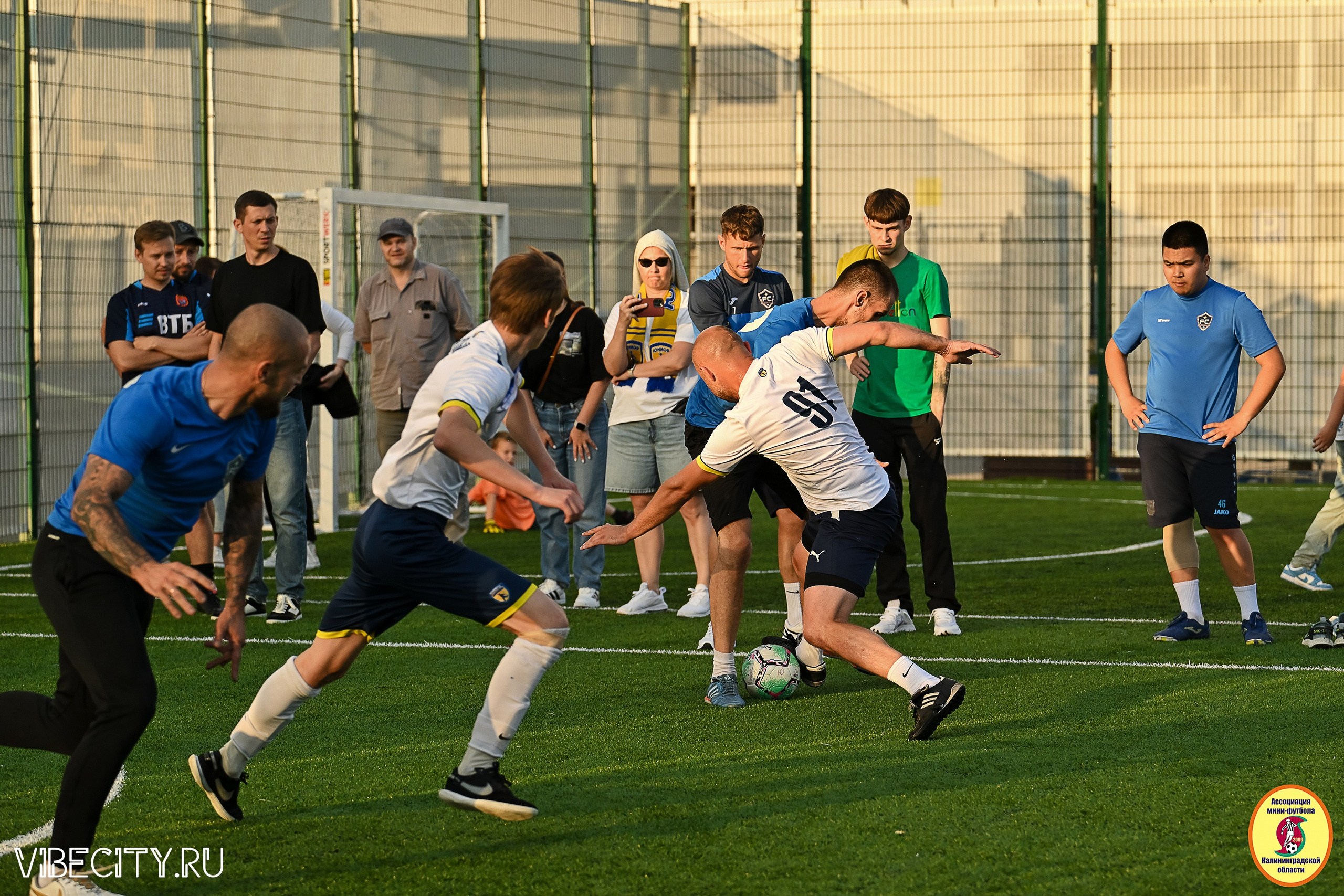 ИГРЫ МИНИ-ФУТБОЛЬНОЙ И КОРПОРАТИВНОЙ ЛИГИ. VIBECITY.RU Вайб Сити Ру Фоторепортажи Фотоотчеты Калининград