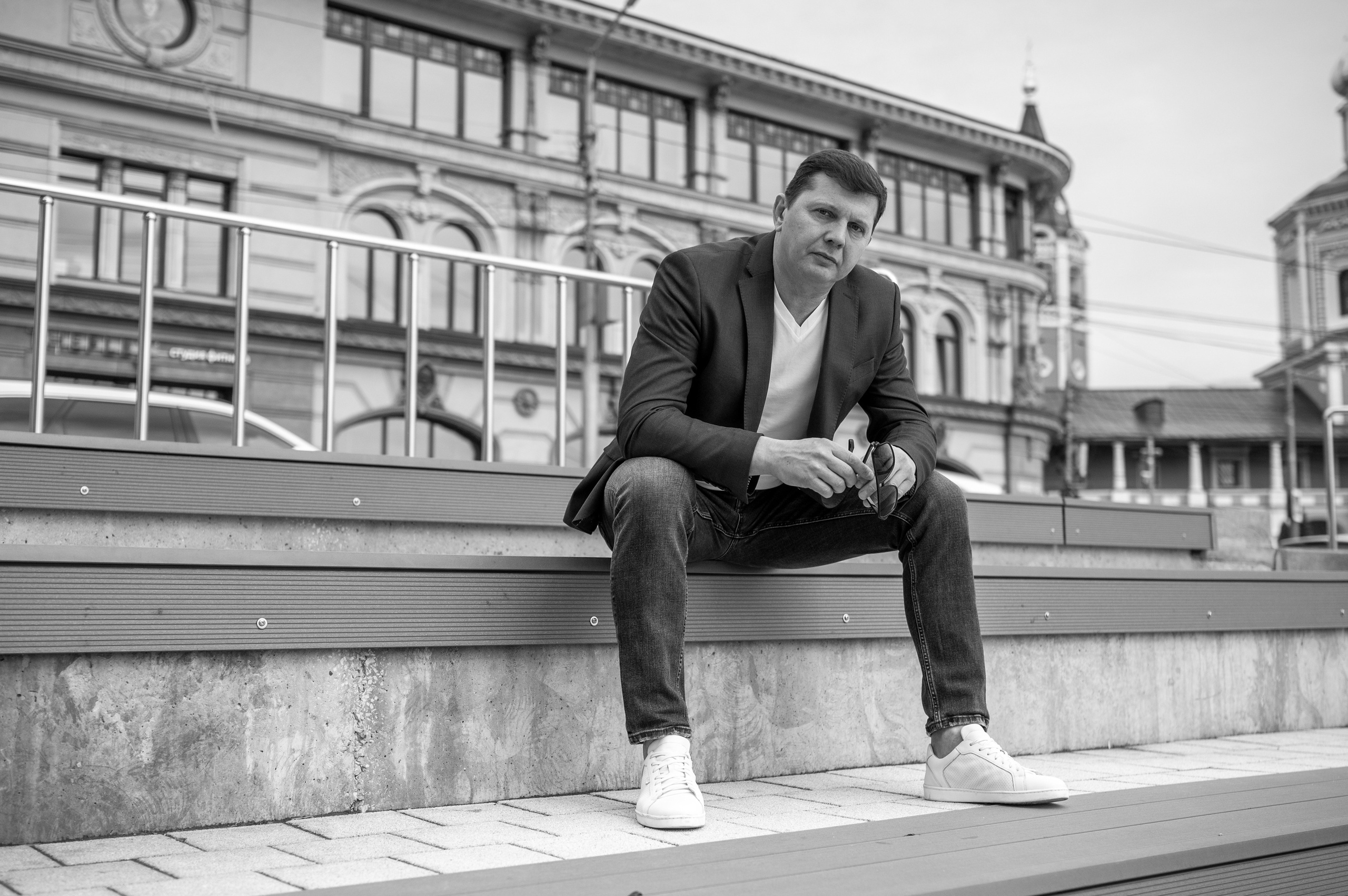 Мужская фотосессия в городе для Виталия. Фотограф в Саратове для всей семьи Бечина Диана