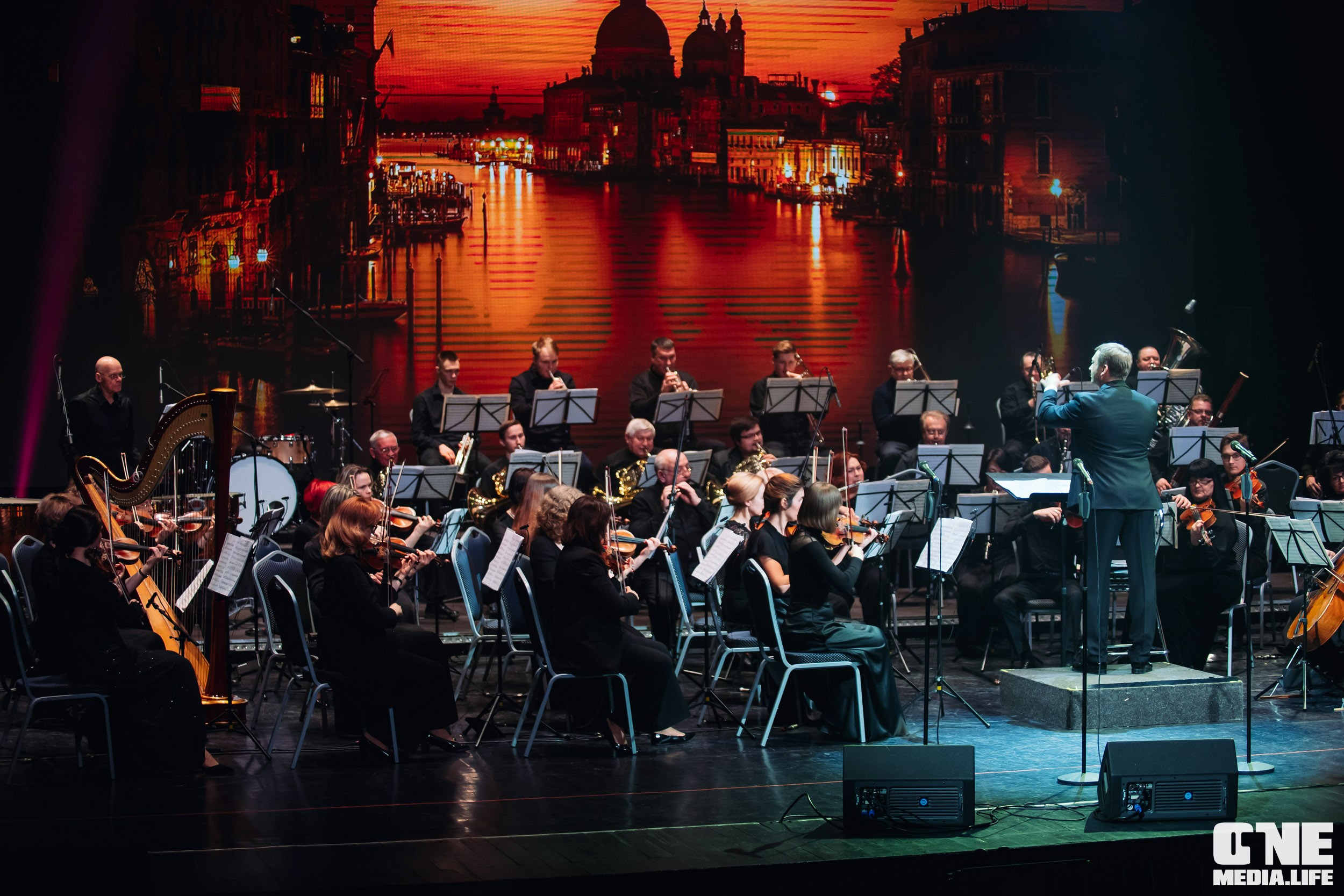 Концерт 8 марта в Янтарь холл. One Media Life: фоторепортажи, фотоотчеты с мероприятий и заведений