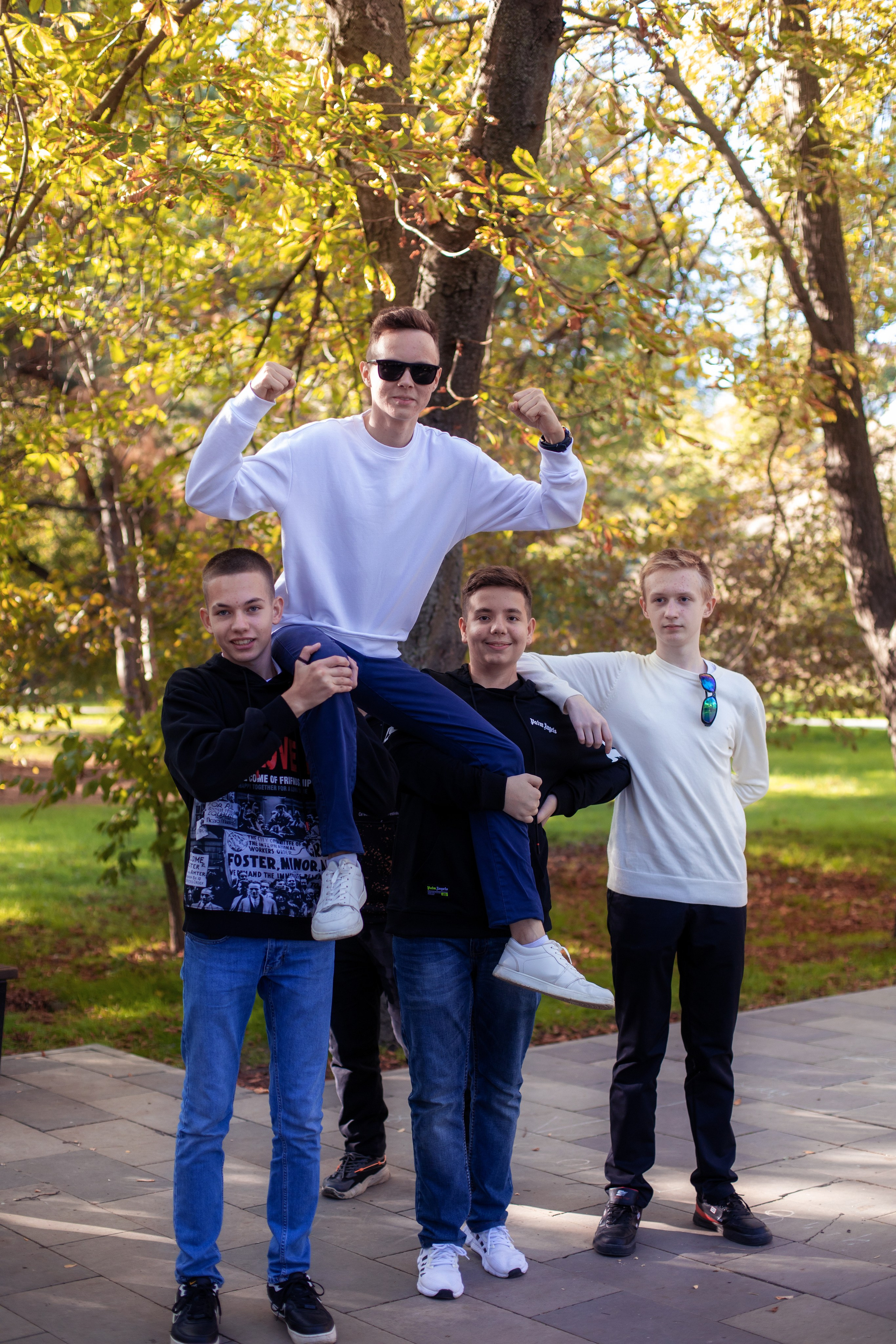 Пример уличной фотосессии 9 класс 34 школы г. Таганрога. Выпускные альбомы в Таганроге и Ростовской Области