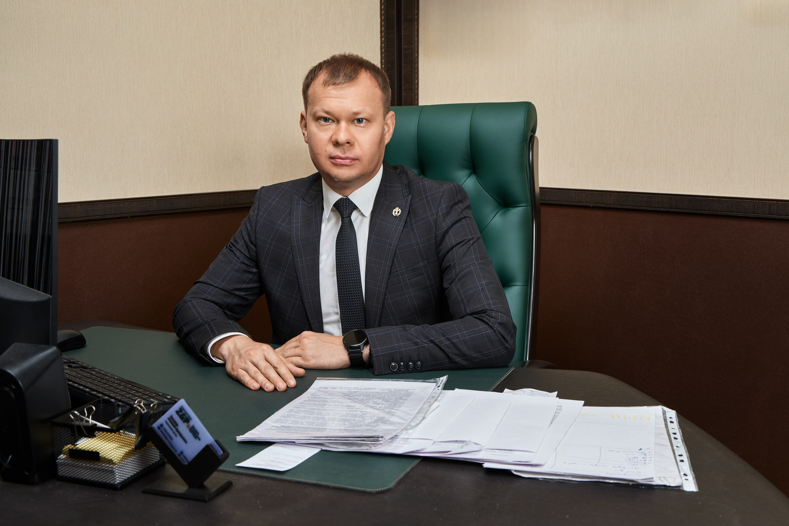 Бизнес-фотограф, которого рекомендуют: как профессиональные фото укрепляют репутацию лидера