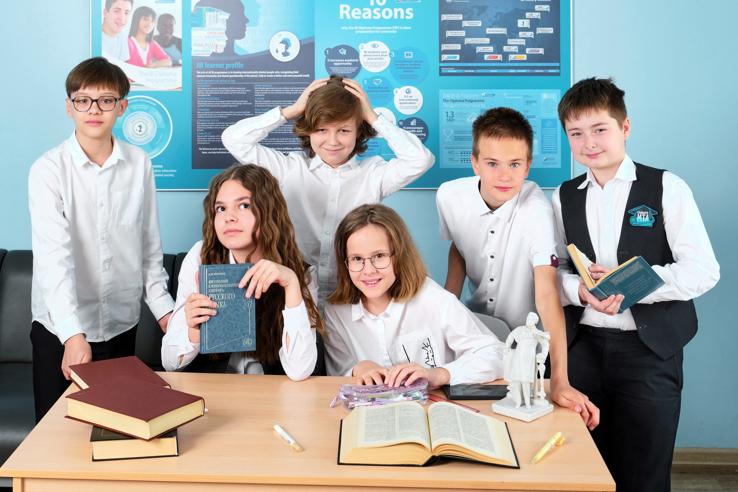 Фотосессия класса и выпускников в студии, в школе, на улице