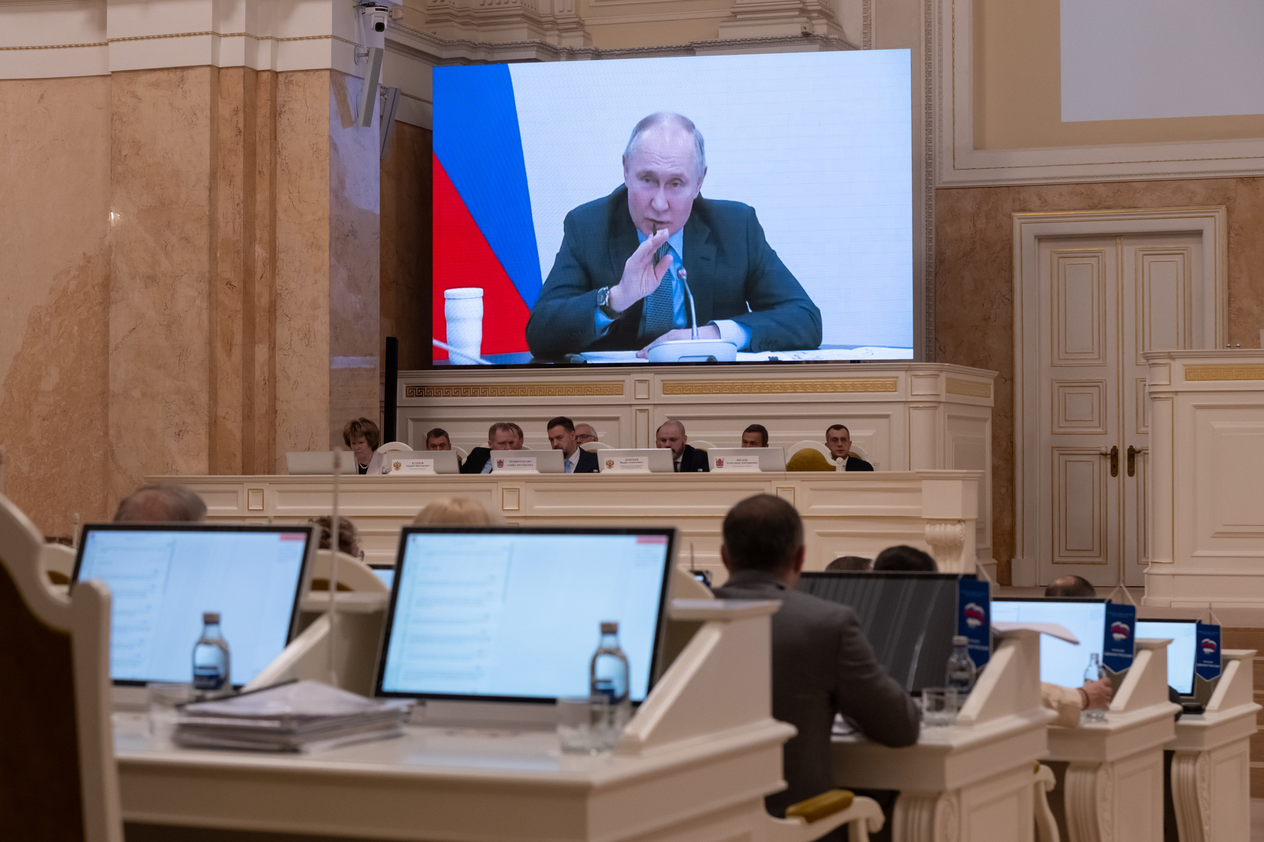 The broadcast of President Putin's speech to the deputies at the St. Petersburg Legislative Assembly.