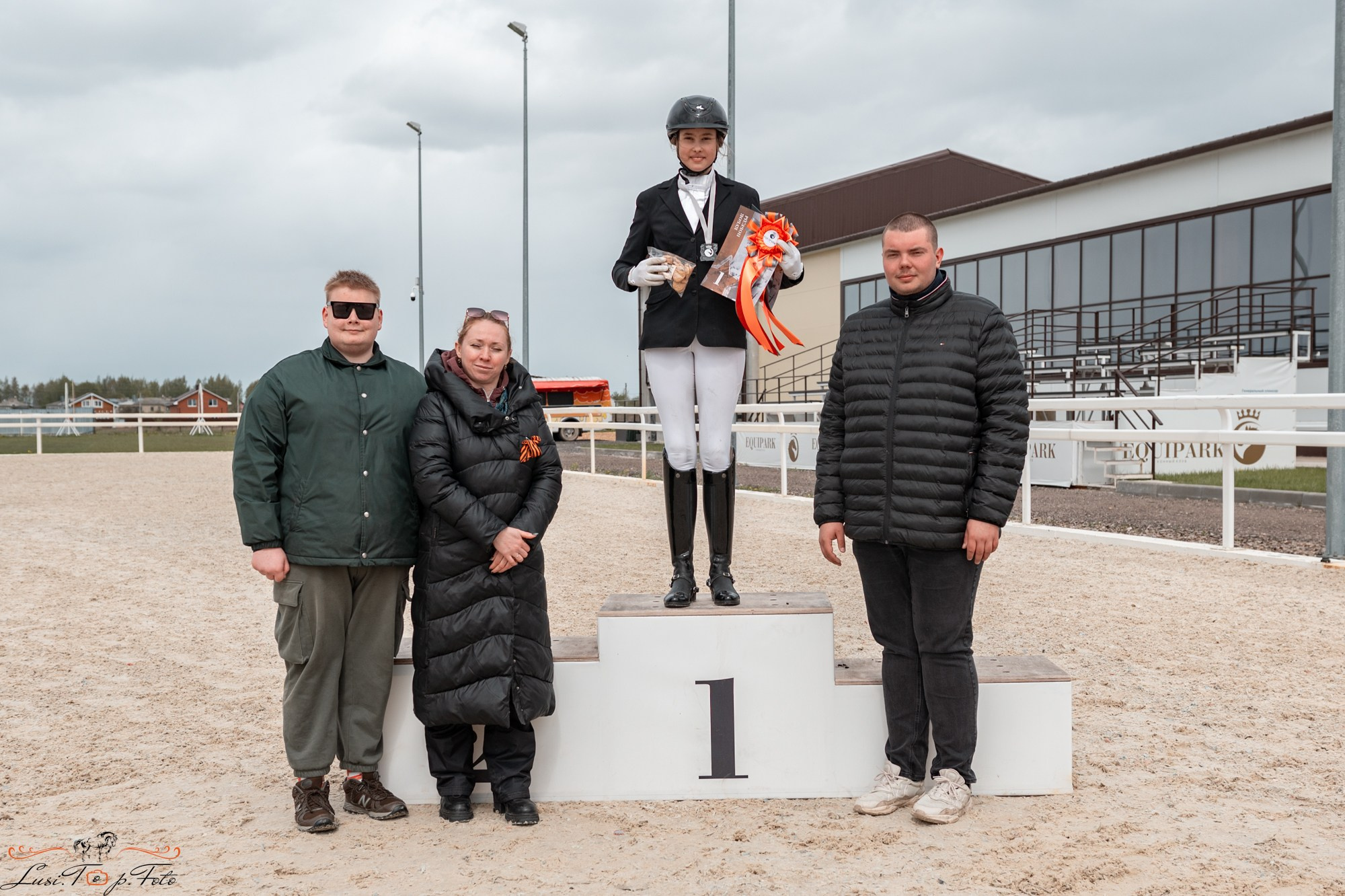 Кубок Победы конного Клуба EQUIPARK по выездке. Конный и фотограф с животными в Твери Топталова Люся