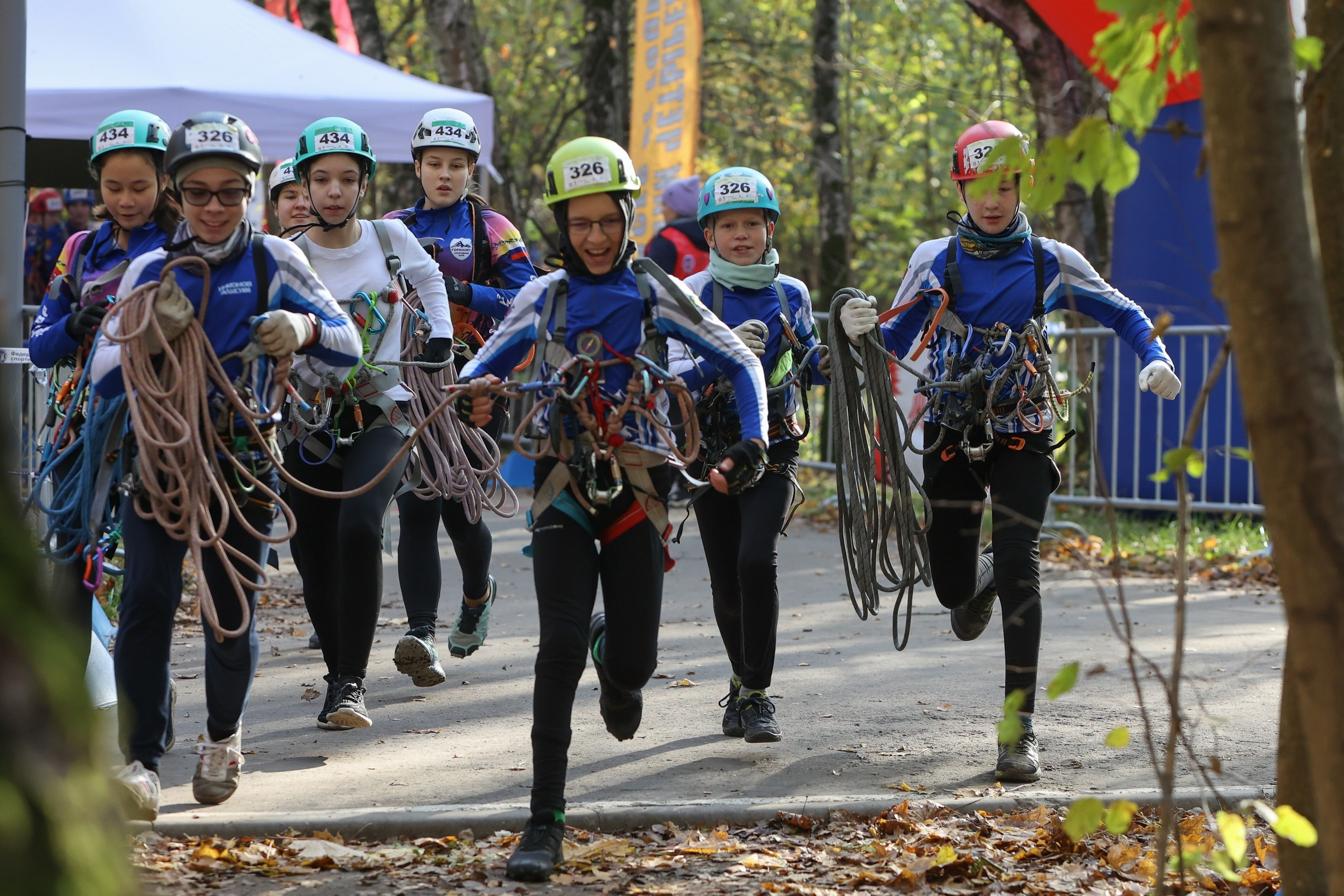 Гонки Четырех — Races Of Four. Выпускные альбомы и школьный фотограф в Подольске, Троицке, Щербинке, Москве и Московской области