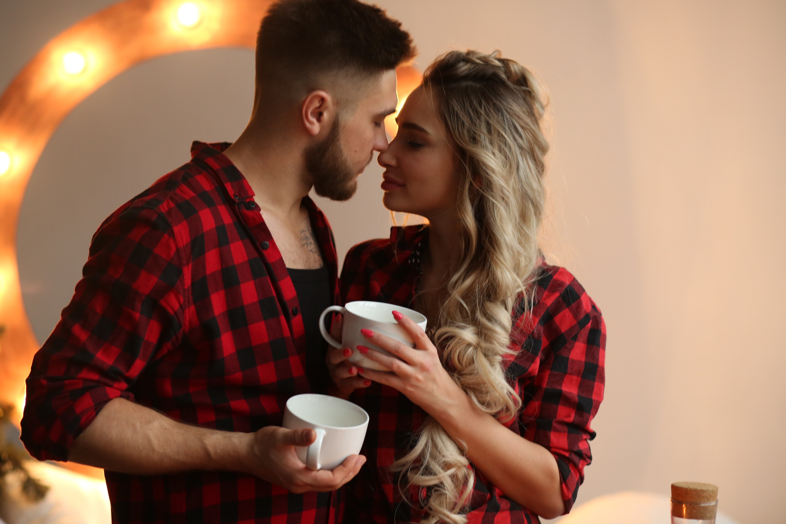 Фотосессия для пары в Москве в студии в стиле лавстори. Фотосессия в студии в Москве от профессионального фотографа услуги по доступным ценам