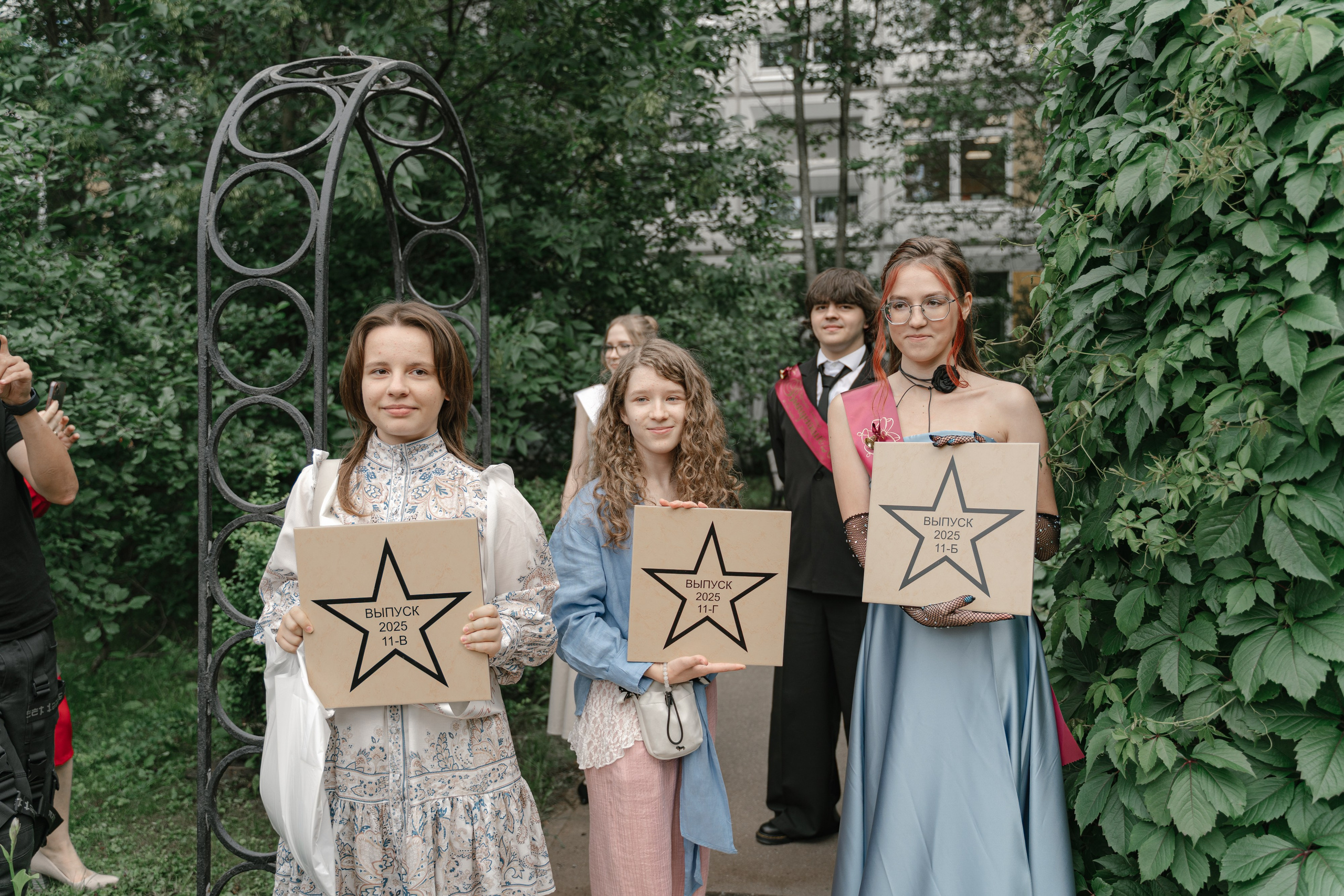 Выпускной альбом 9А класса — фотосессия, видео, репортаж и пожелания в Москве. MILATE — выпускные альбомы, фотосессии и видео в Москве