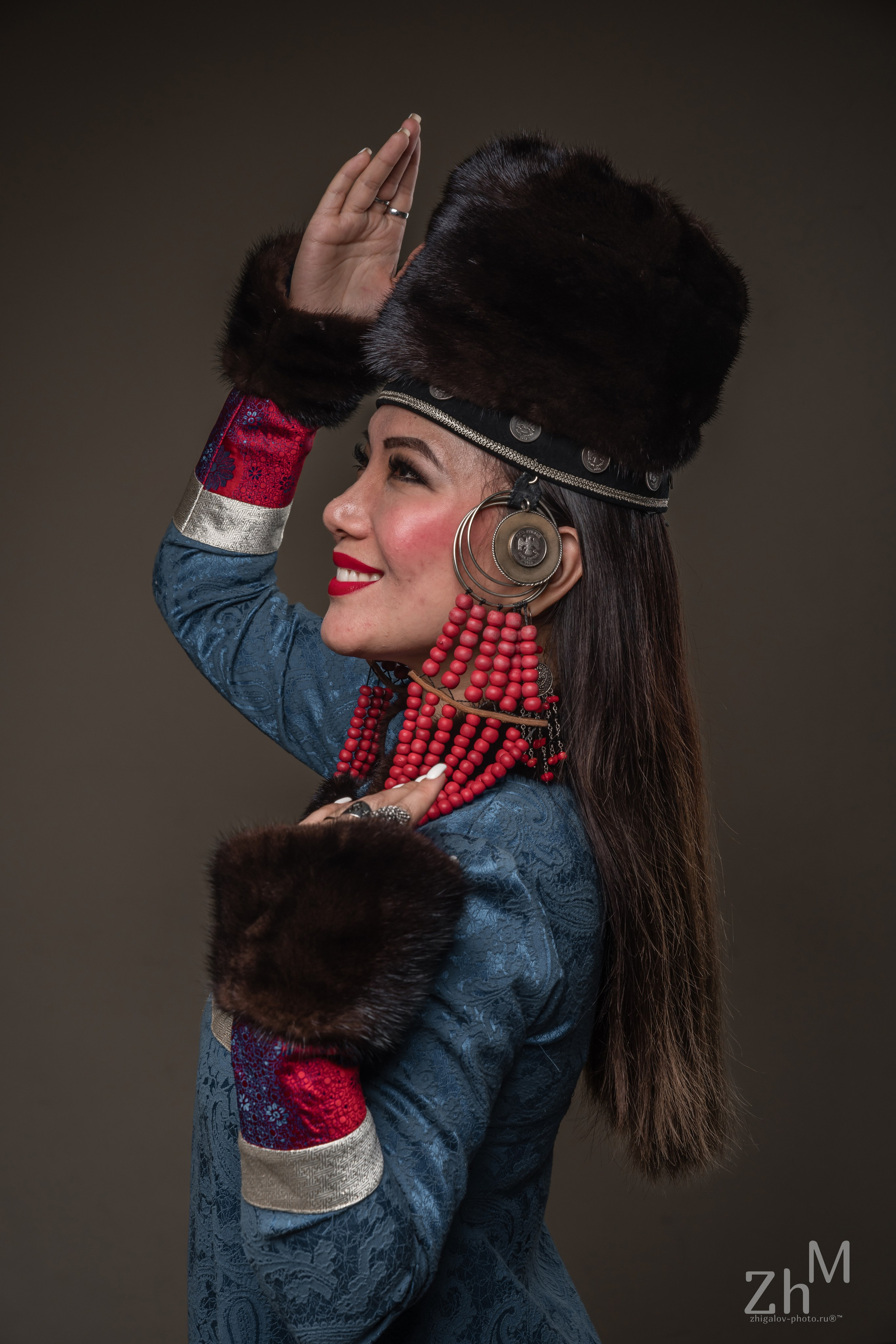 Съёмка в бурятских национальных костюмах. Семейный и свадебный фотограф в Иркутске Максим Жигалов