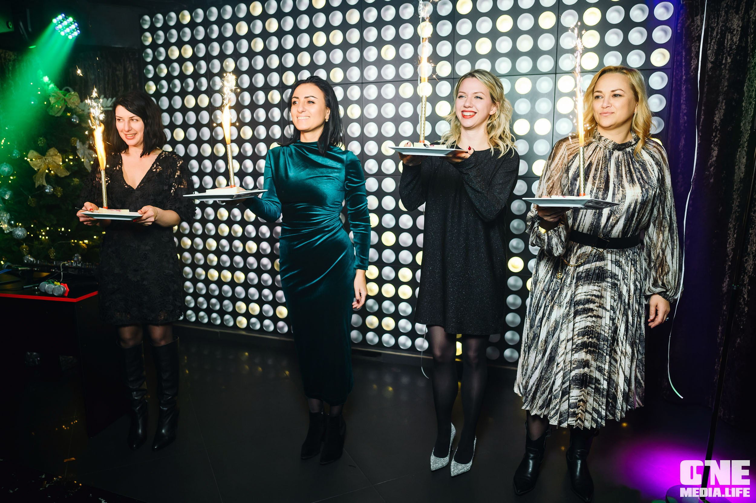 Theater Show в караоке-клубе Эйфория. Часть 2. One Media Life: фоторепортажи, фотоотчеты с мероприятий и заведений