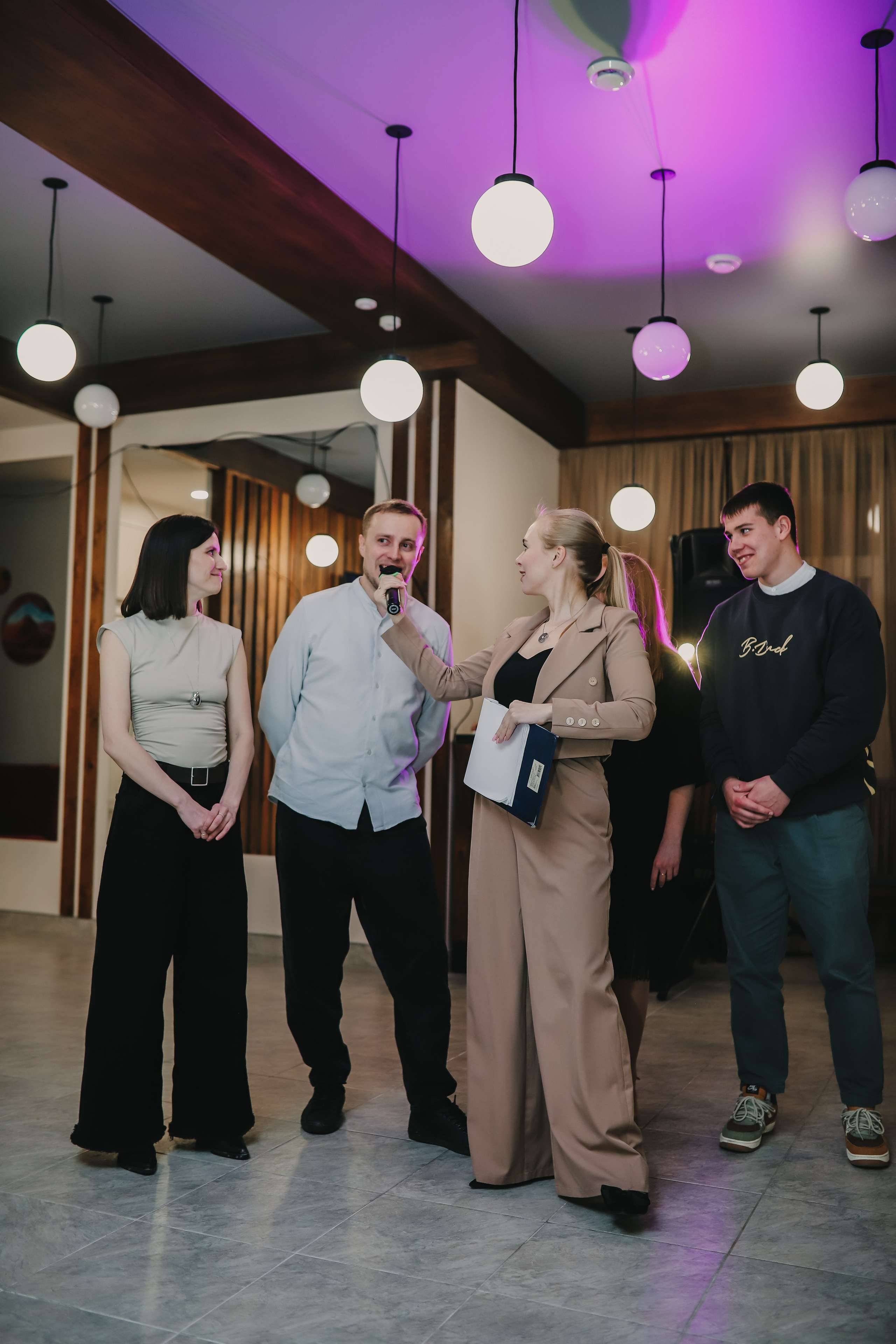 Ведущая на свадьбу Мария Снегур. Ведущий, Тамада, DJ, фото в Перми. Хорошее настроение