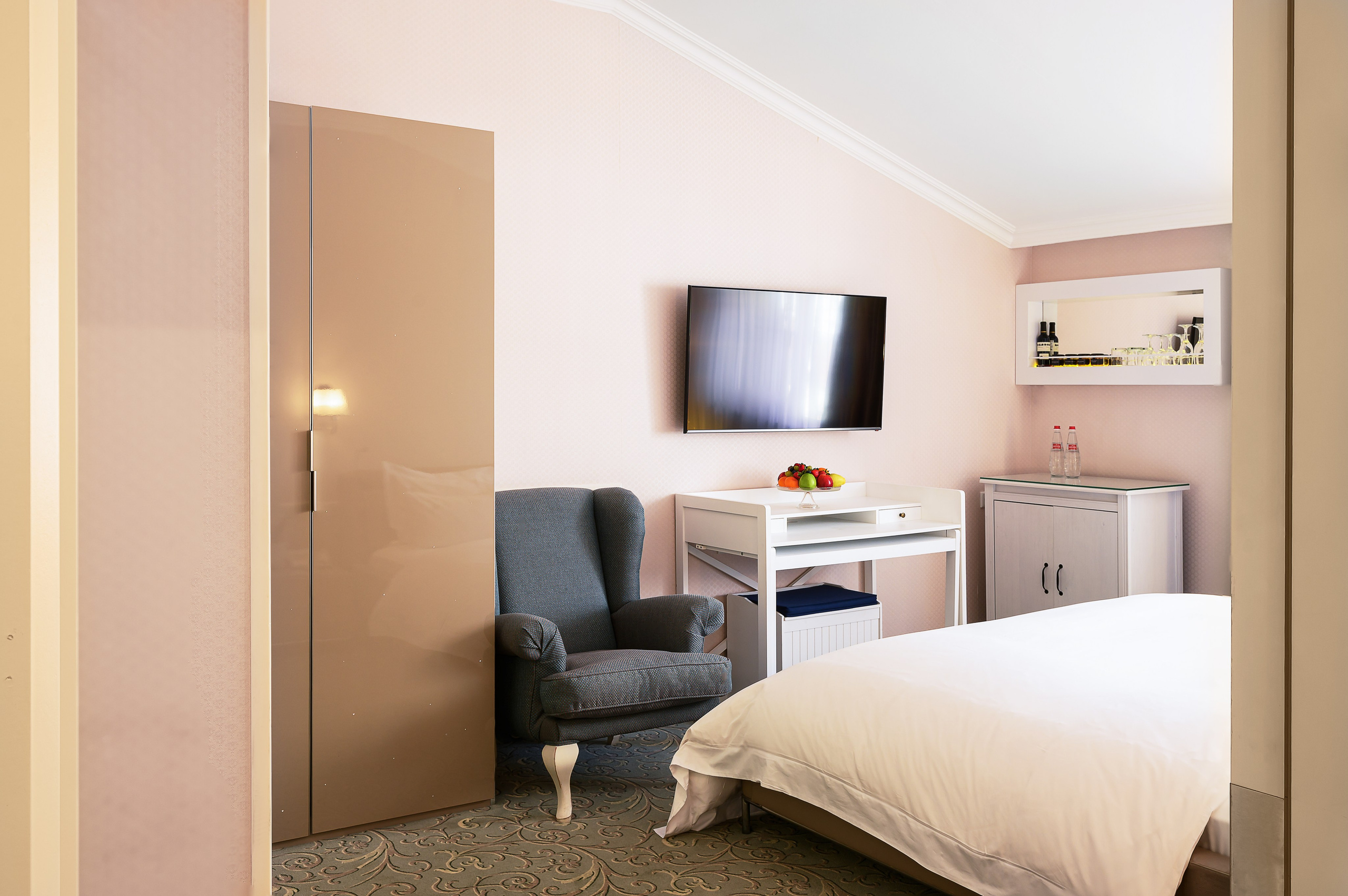 Съёмка номера отель Резиденция. Фотограф — Рустам Бикулов. Коммерческая фотография, фуд-фотография