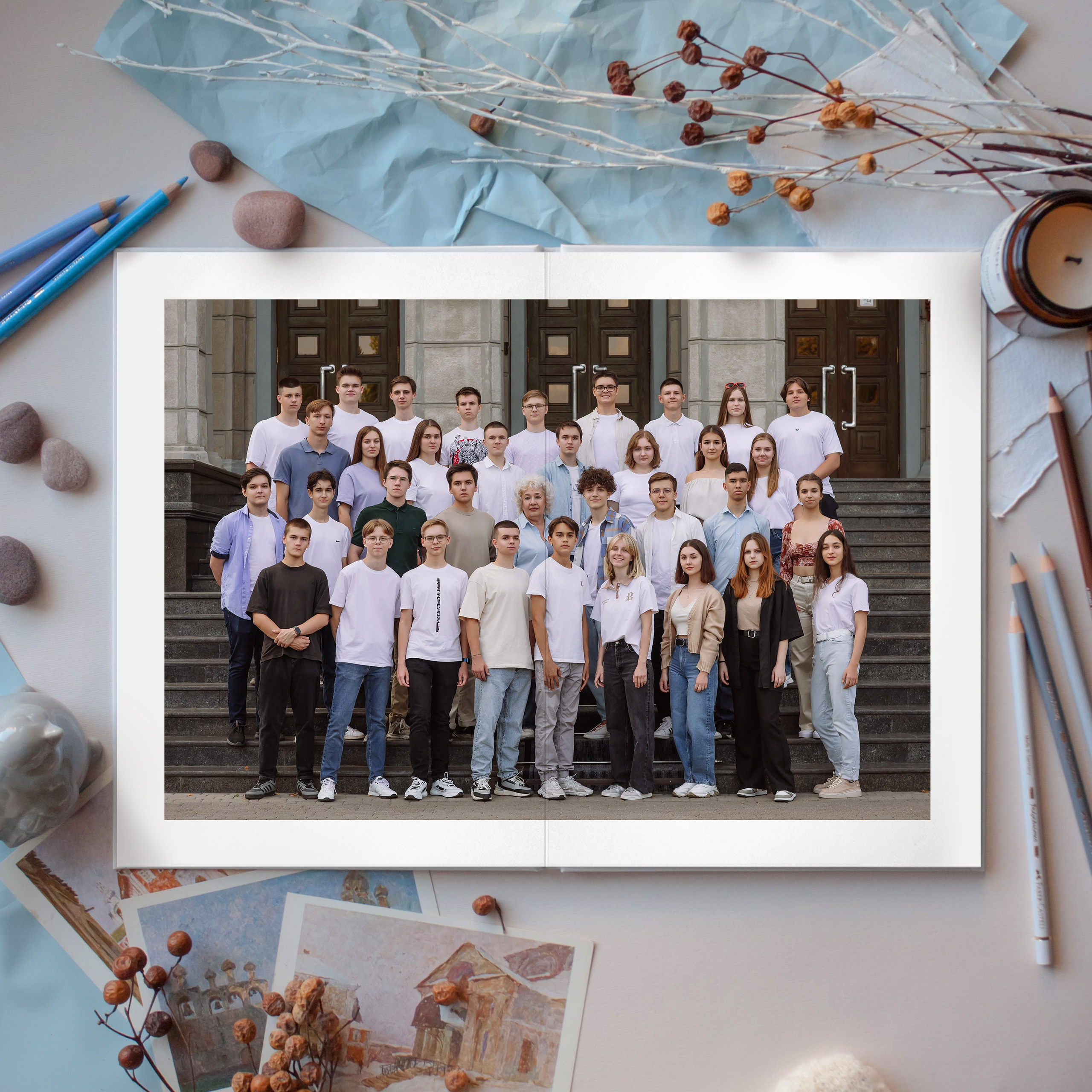 фото всего класса на ступеньках школы