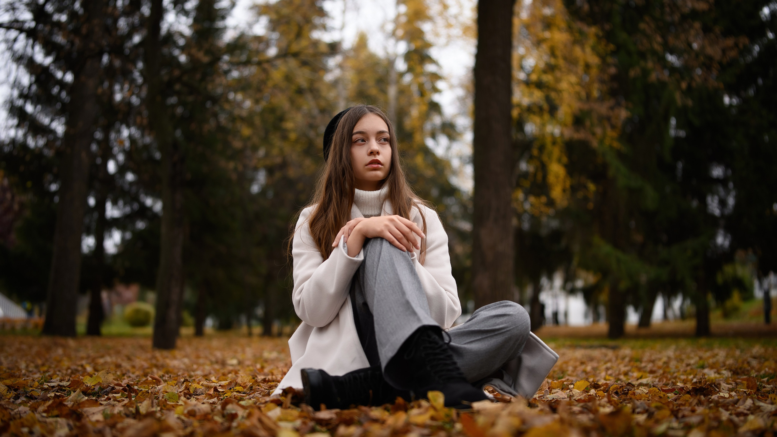 Атмосферная фотосессия в парке Казани, фотограф Алексей Клейменов, женский портрет