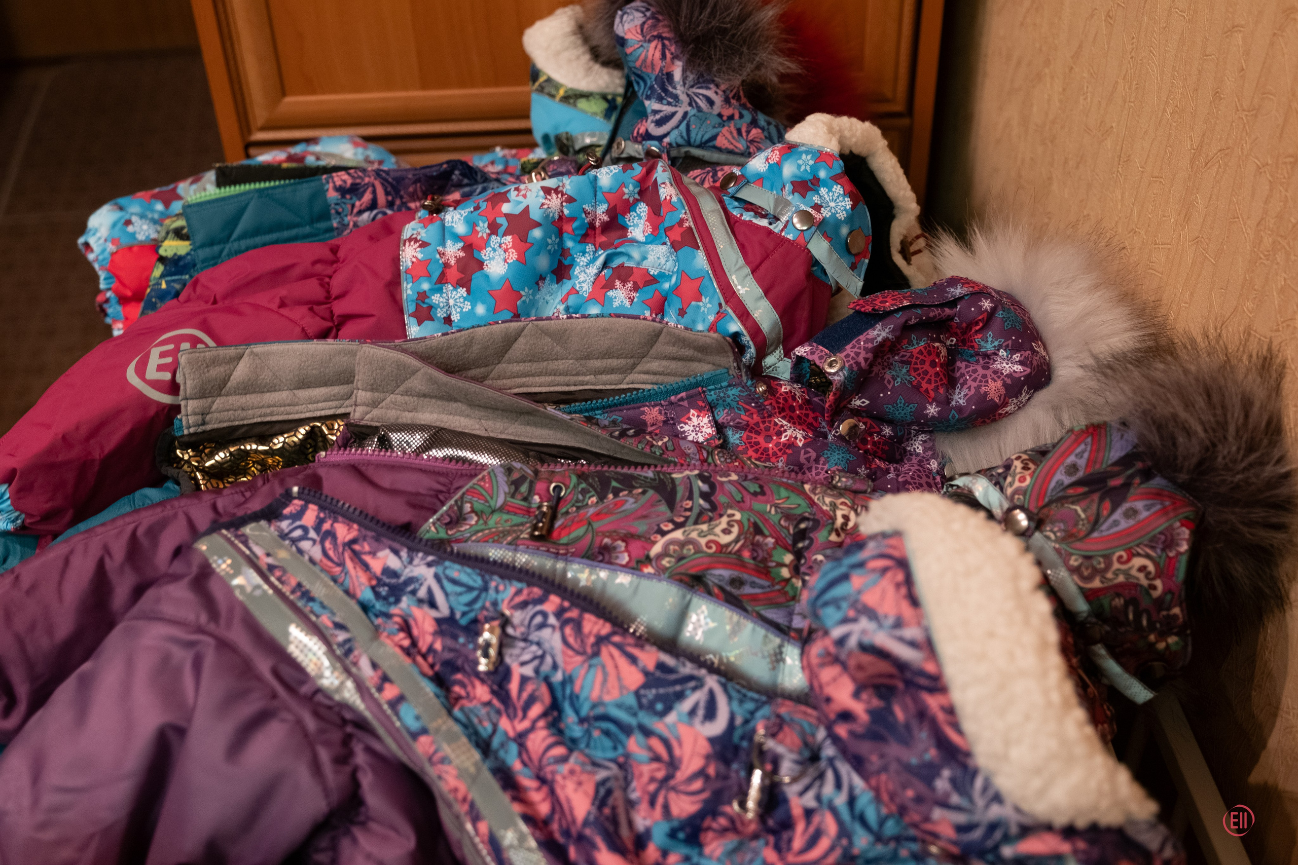 Grace goes shopping for clothes. Chinese Crested Dog Kennel Poale Ell