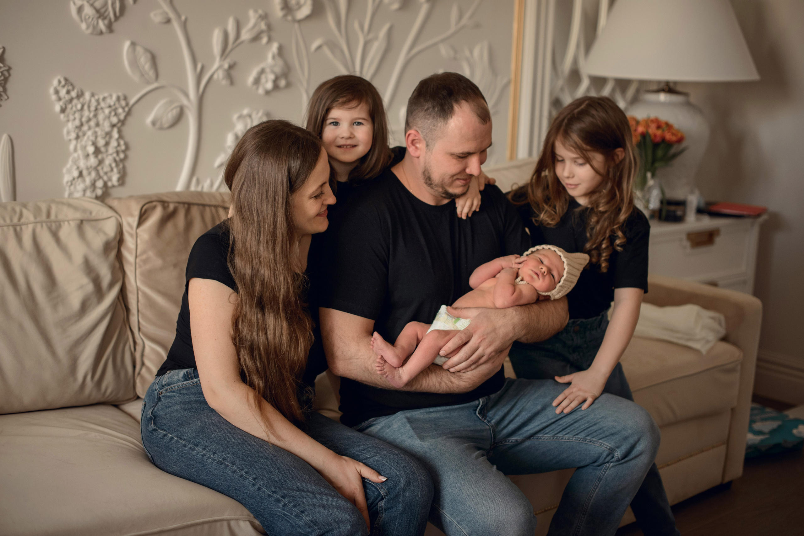 A family photo shoot at home, a family with a newborn baby. Photographer Elena Carruthers, Scotland