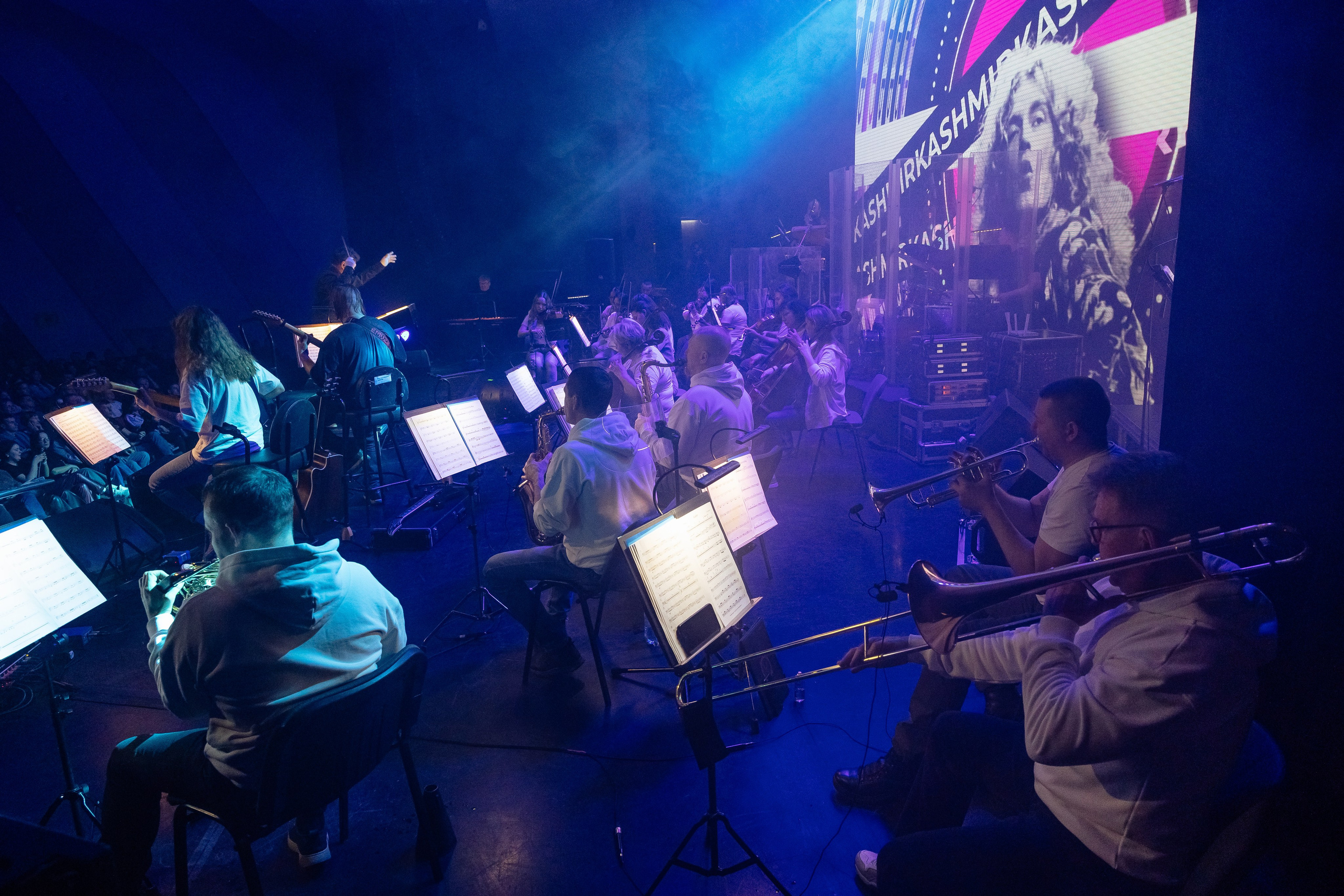 Рок-хиты с Симфоническим оркестром. Вокалистка Мария Сиротенко