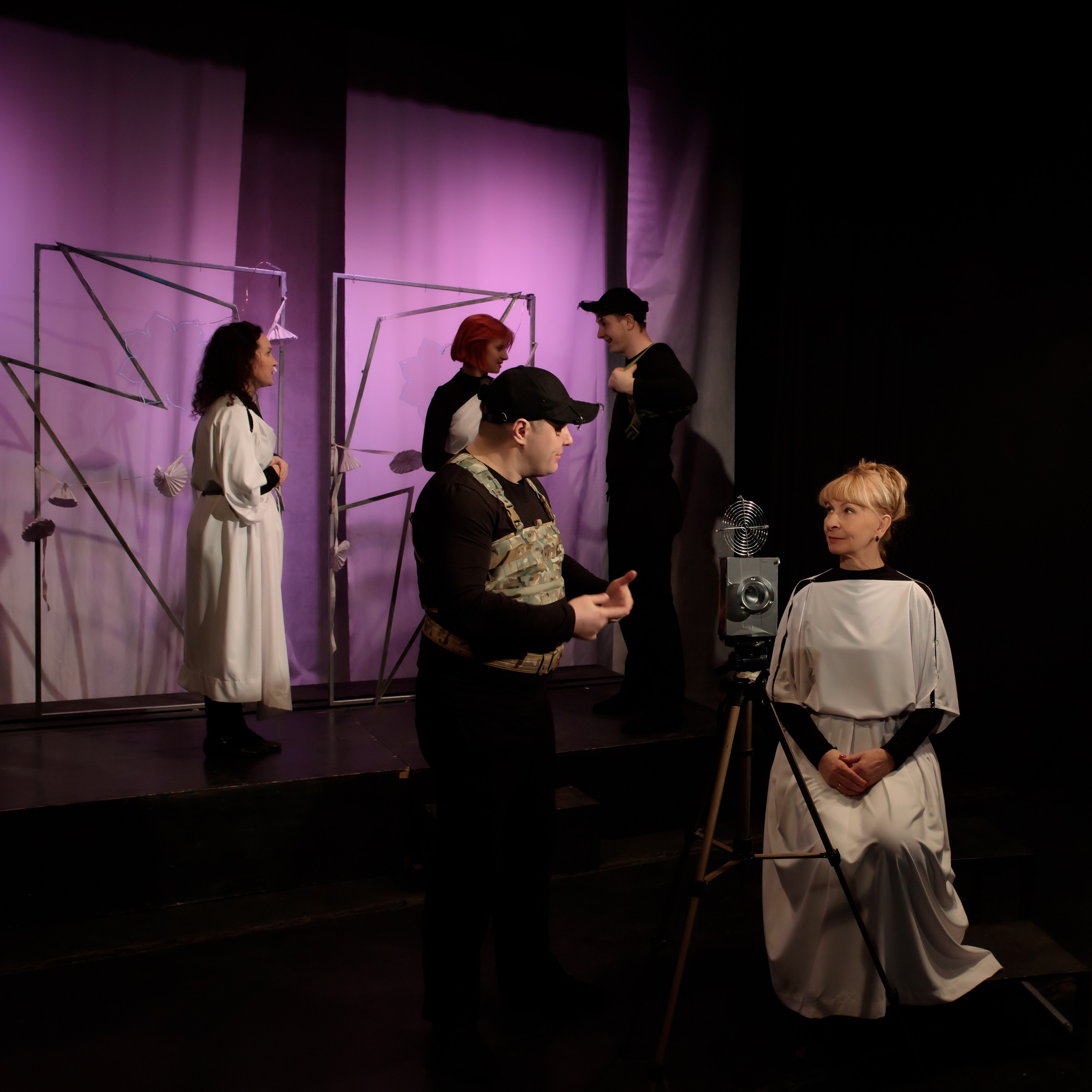 Смотри наверх!. Санкт-Петербургский драматический театр «Палитра»