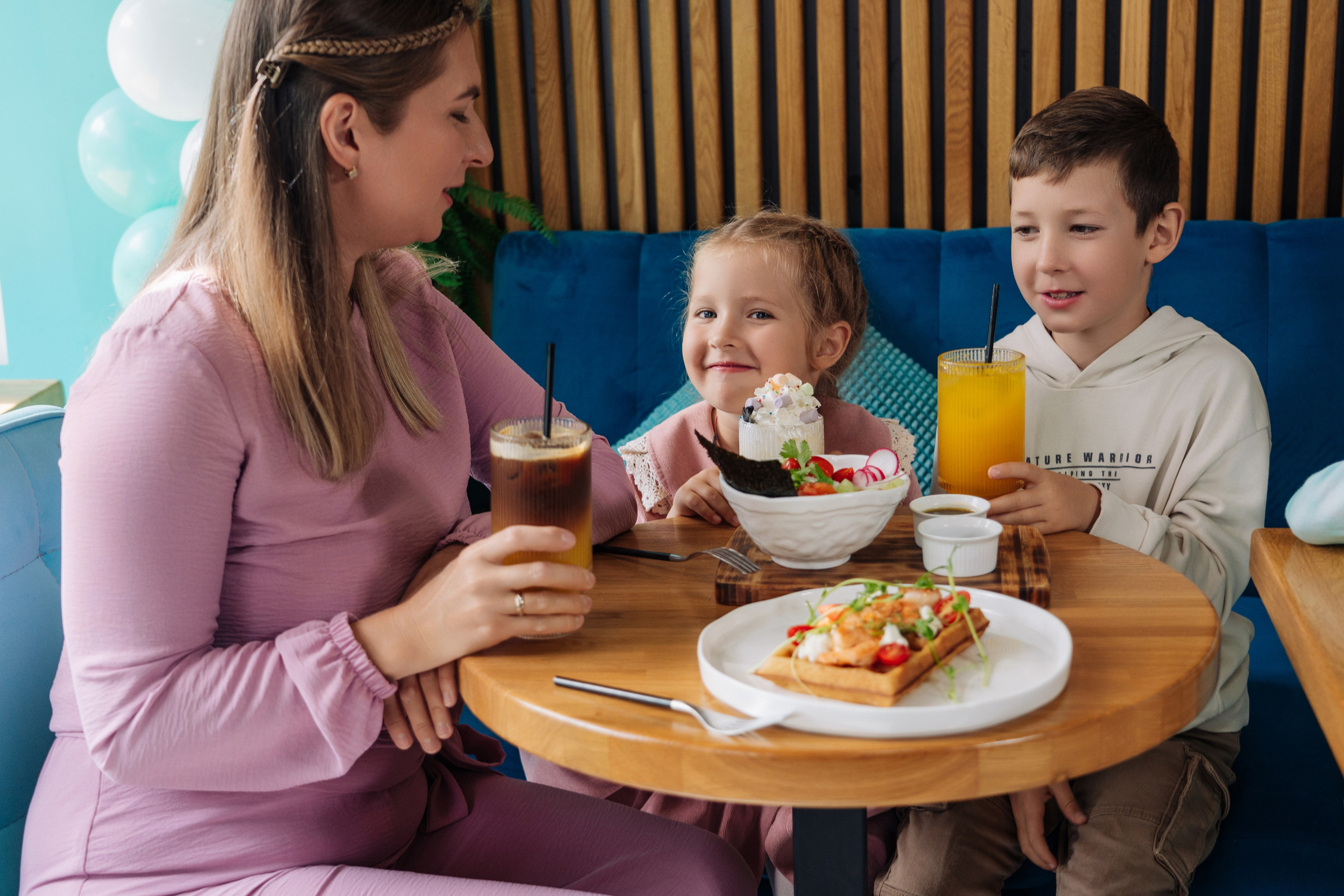 Интерьерная фотосъемка кафейни Hot Black Coffe (г. Королев)