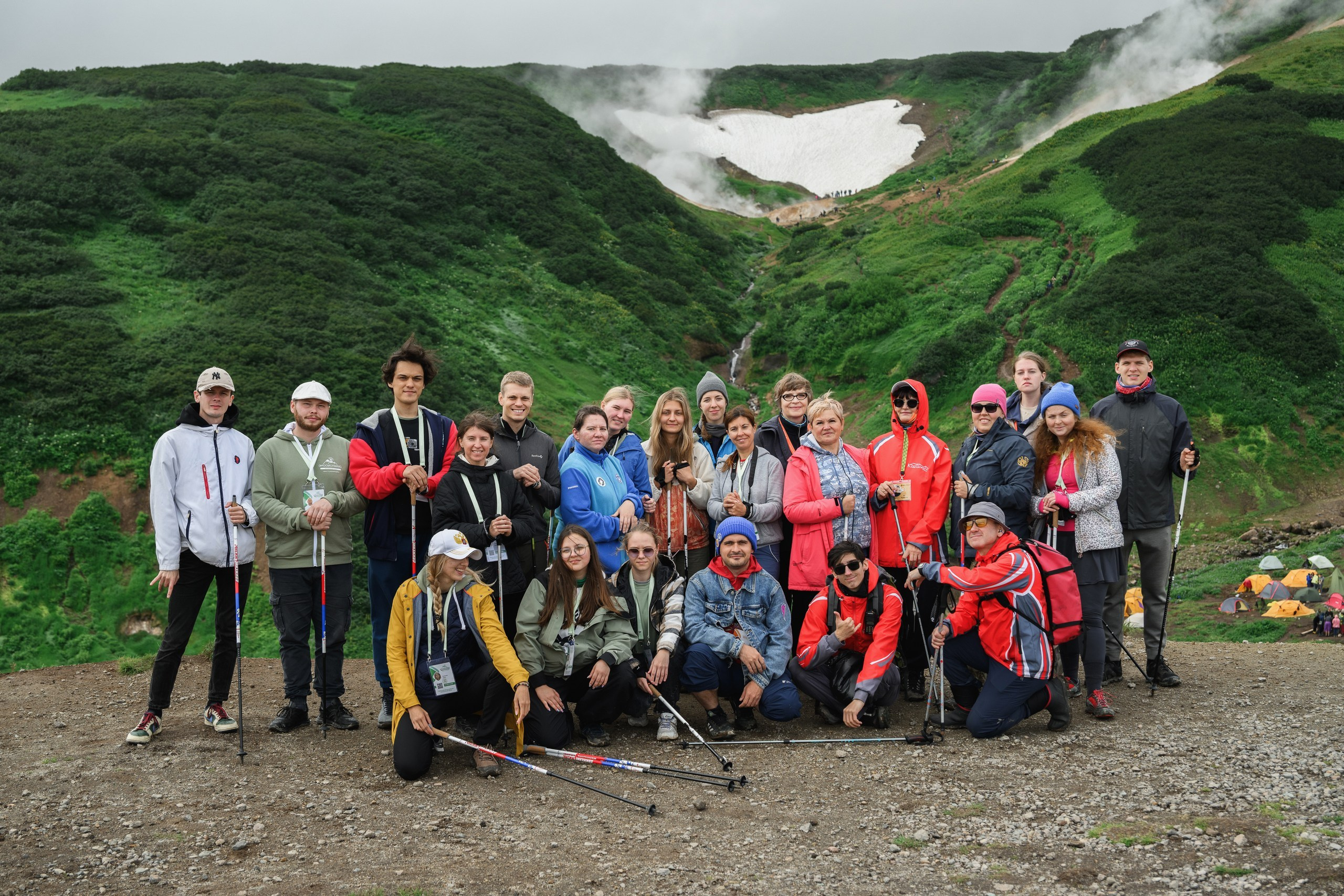 Фотосъемка восхождения на Мутновский вулкан в рамках экофорума в Петропавловске-Камчатском. Экспедиционная фотосъемка на Мутновский вулкан с участниками экофорума в Петропавловске-Камчатском. Документальная съемка восхождения эко-активистов на вулкан в Петропавловске-Камчатском. Эко-экспедиция с фотосъемкой на Мутновский вулкан в Петропавловске-Камчатском. Профессиональная съемка восхождения на вулкан в рамках экологического форума в Петропавловске-Камчатском.