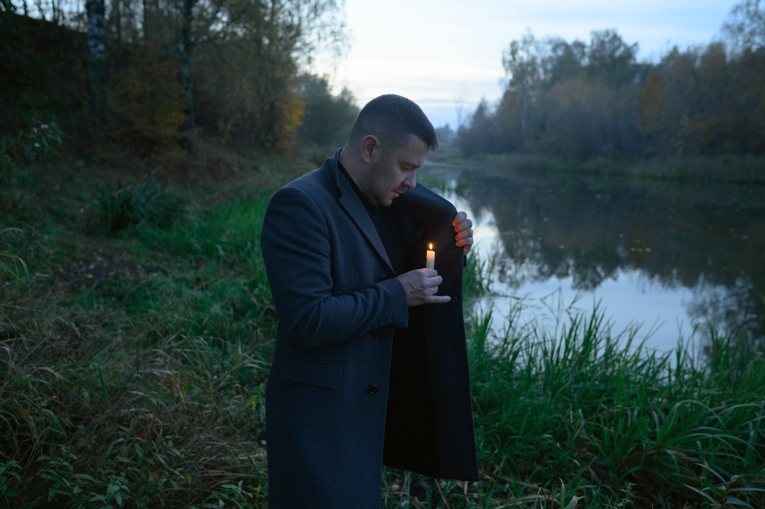 Мужская фотосессия на открытом воздухе