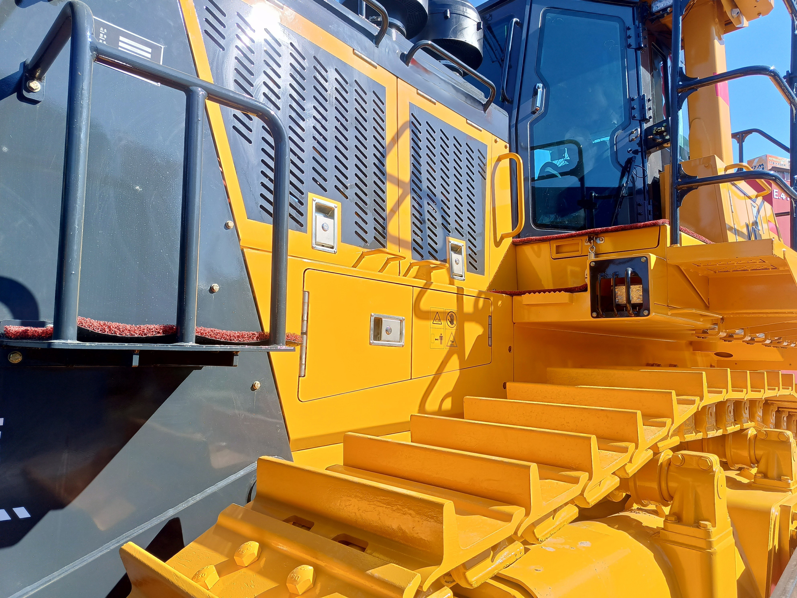 Фото бульдозеры D60. Продажа и обслуживание грузовой техники и спецтехники в г. Новосибирск компания СТИ