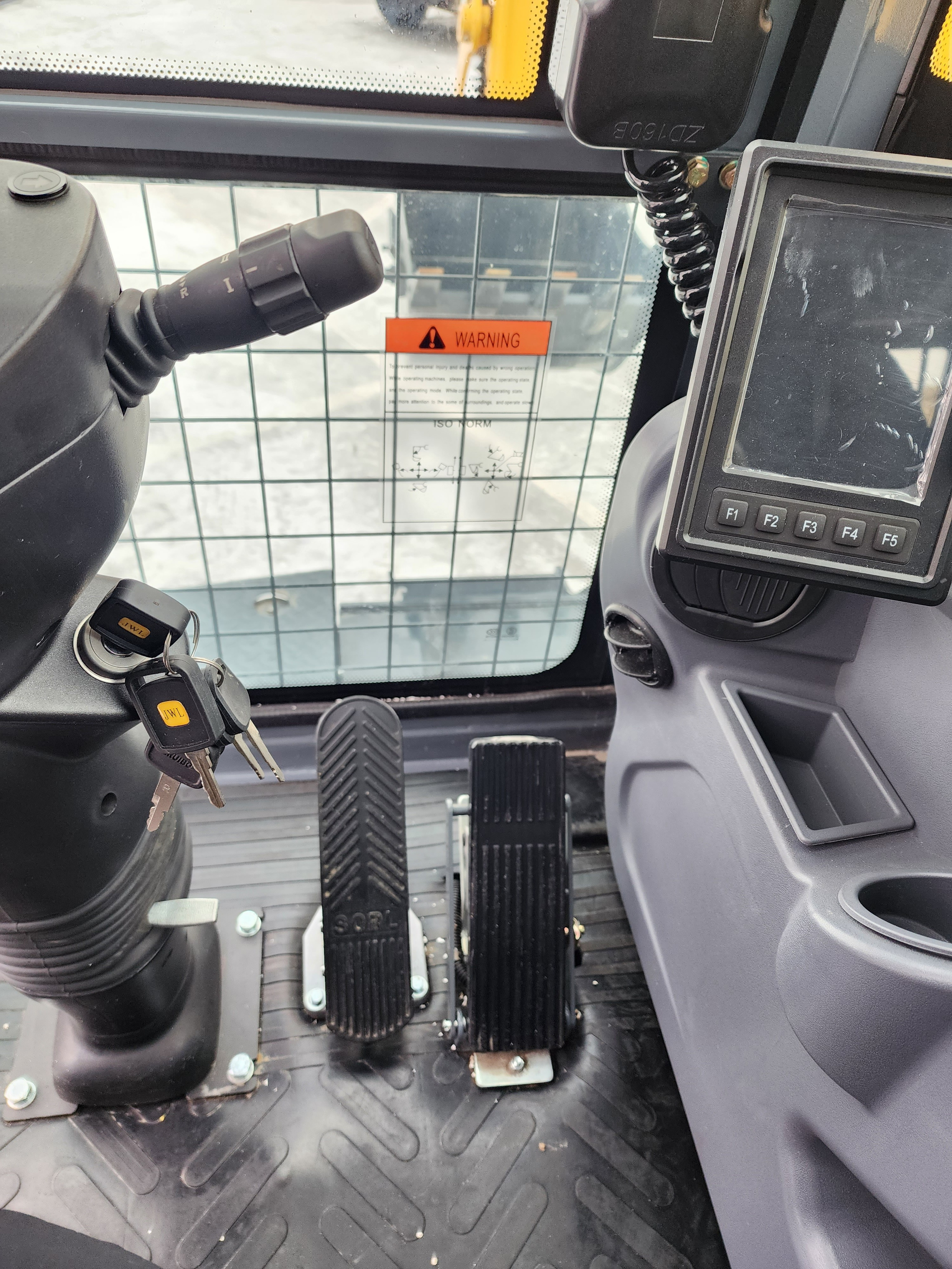 Фото кол. экс. Beezone BX80W. Продажа и обслуживание грузовой техники и спецтехники в г. Новосибирск компания СТИ