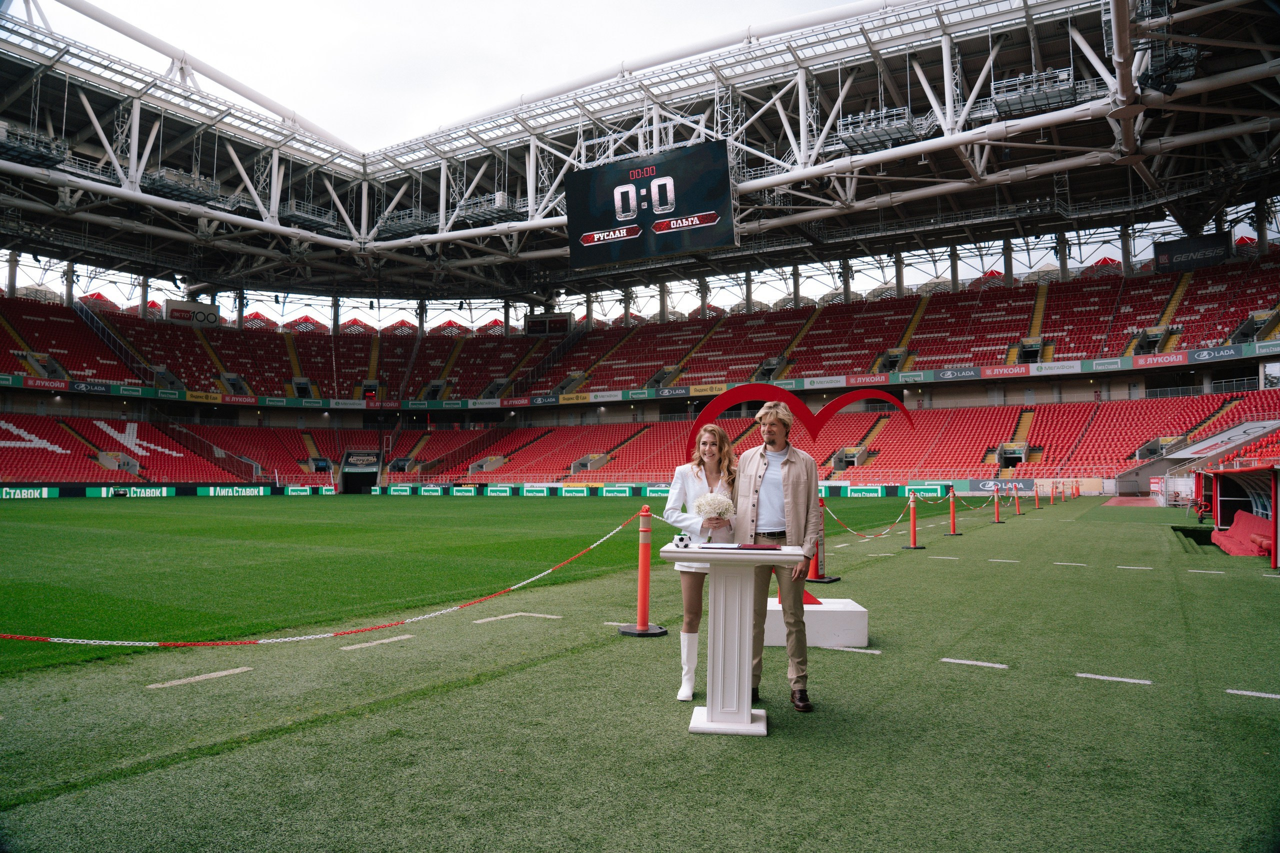 Свадебная фотосессия на стадионе Спартак Тушино
