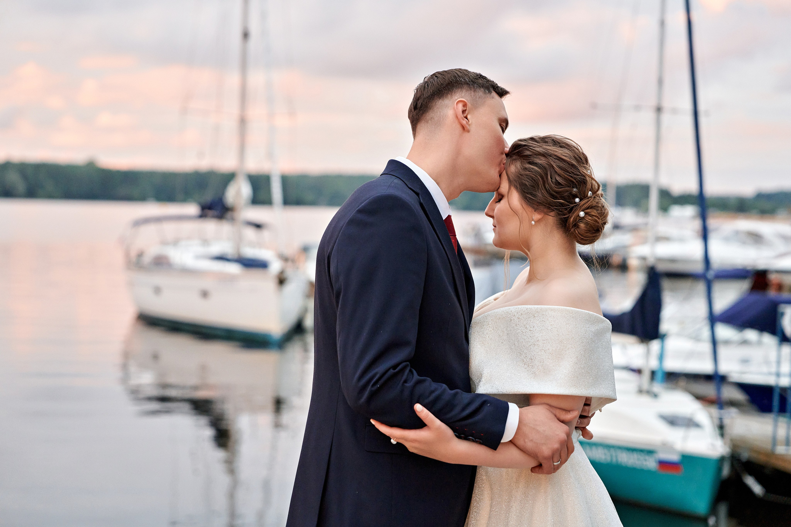 Нежная свадьба Антона и Софьи в яхт-клубе «Портофино». Фотограф Меняйло Евгений. Свадьба. Портрет. Репортаж. Семья. Контент