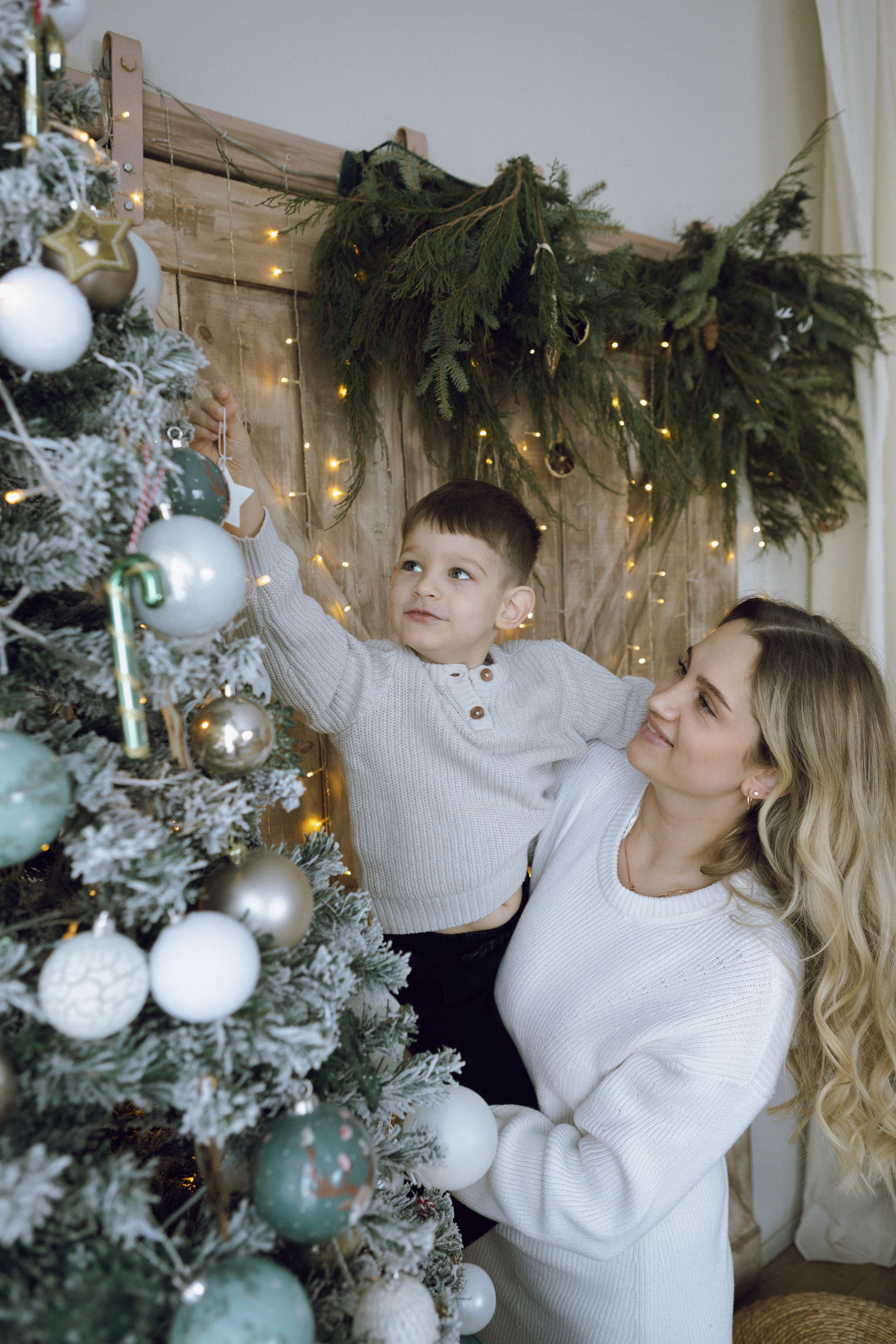 Новогодняя фотосессия. Фотограф Челябинск Эвелина Ганага, съемка для бизнеса и маркетплейсов