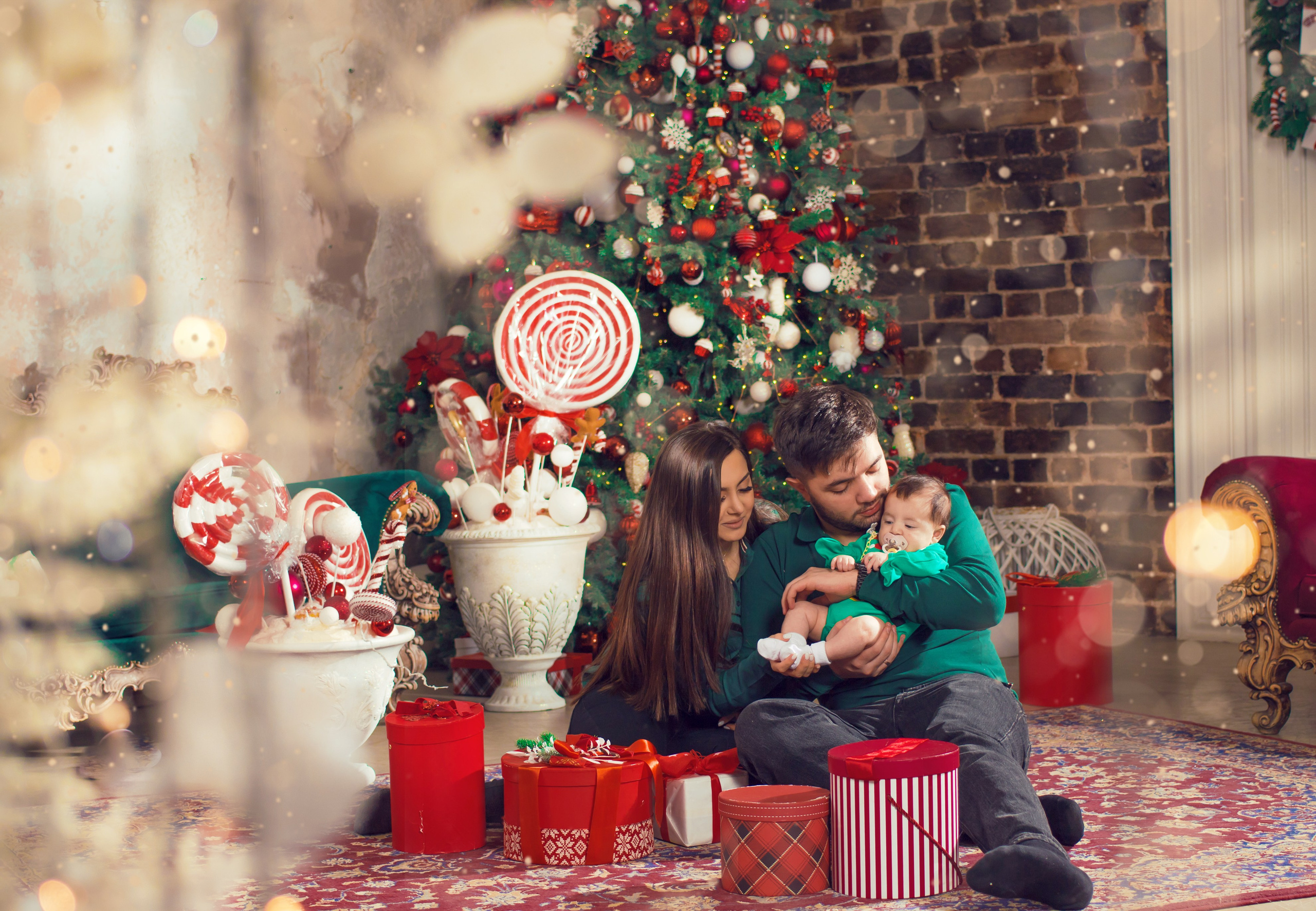 Съёмка в студии с новогодним декором. Фотограф Анна Невская