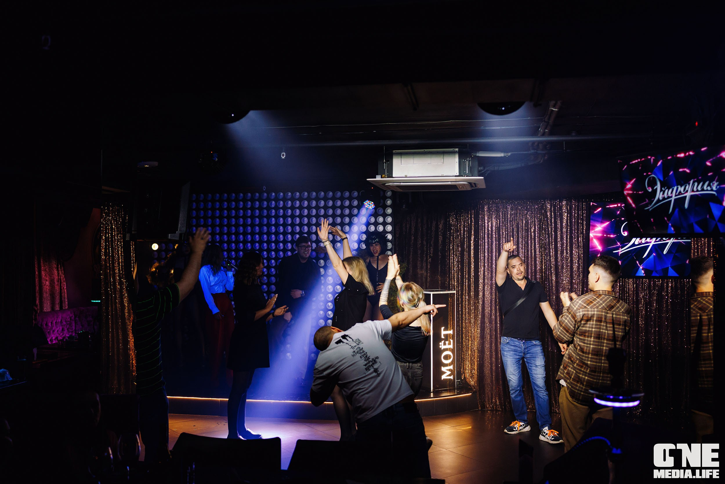 Фоторепортаж из караоке-клуба Эйфория. One Media Life: фоторепортажи, фотоотчеты с мероприятий и заведений