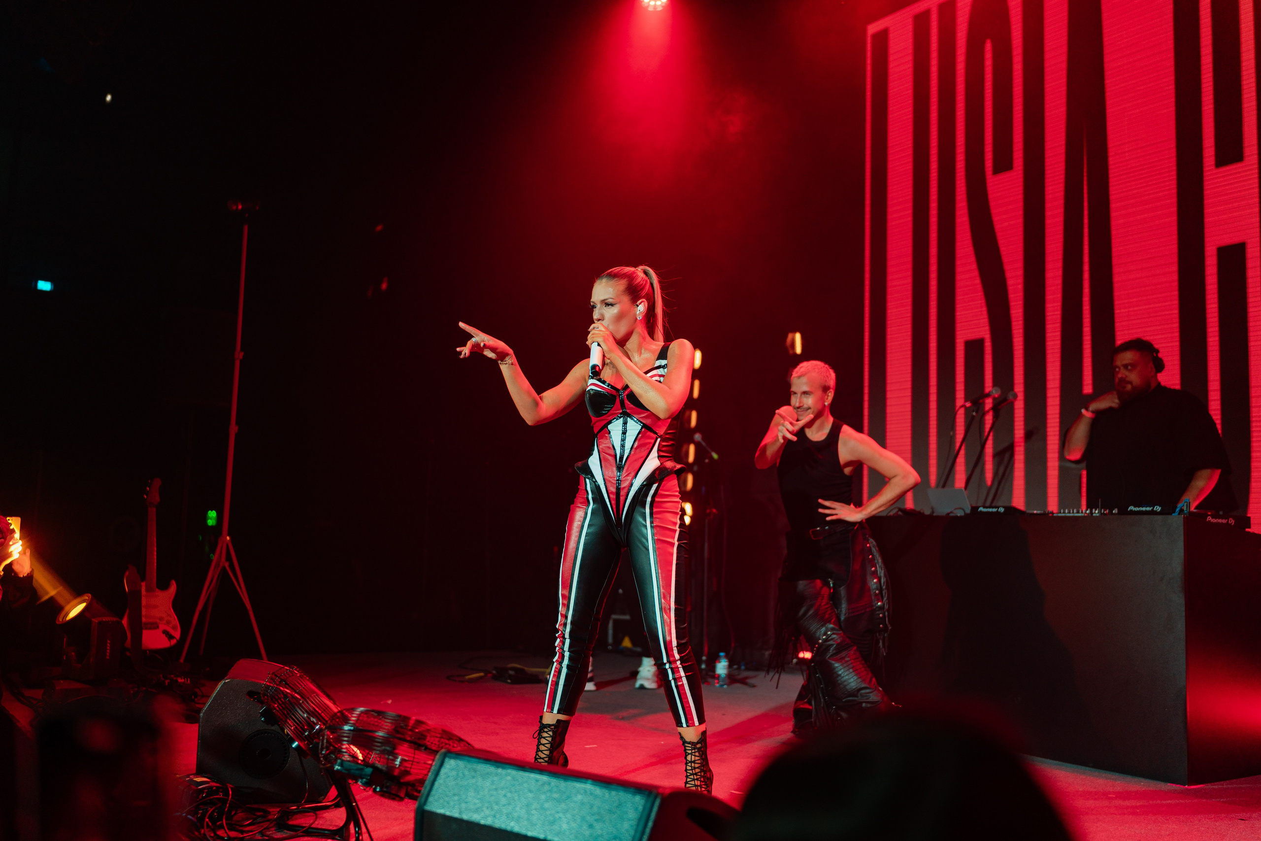 Люся Чеботина — фото с концерта. Репортажный фотограф в Москве Измалков Артем