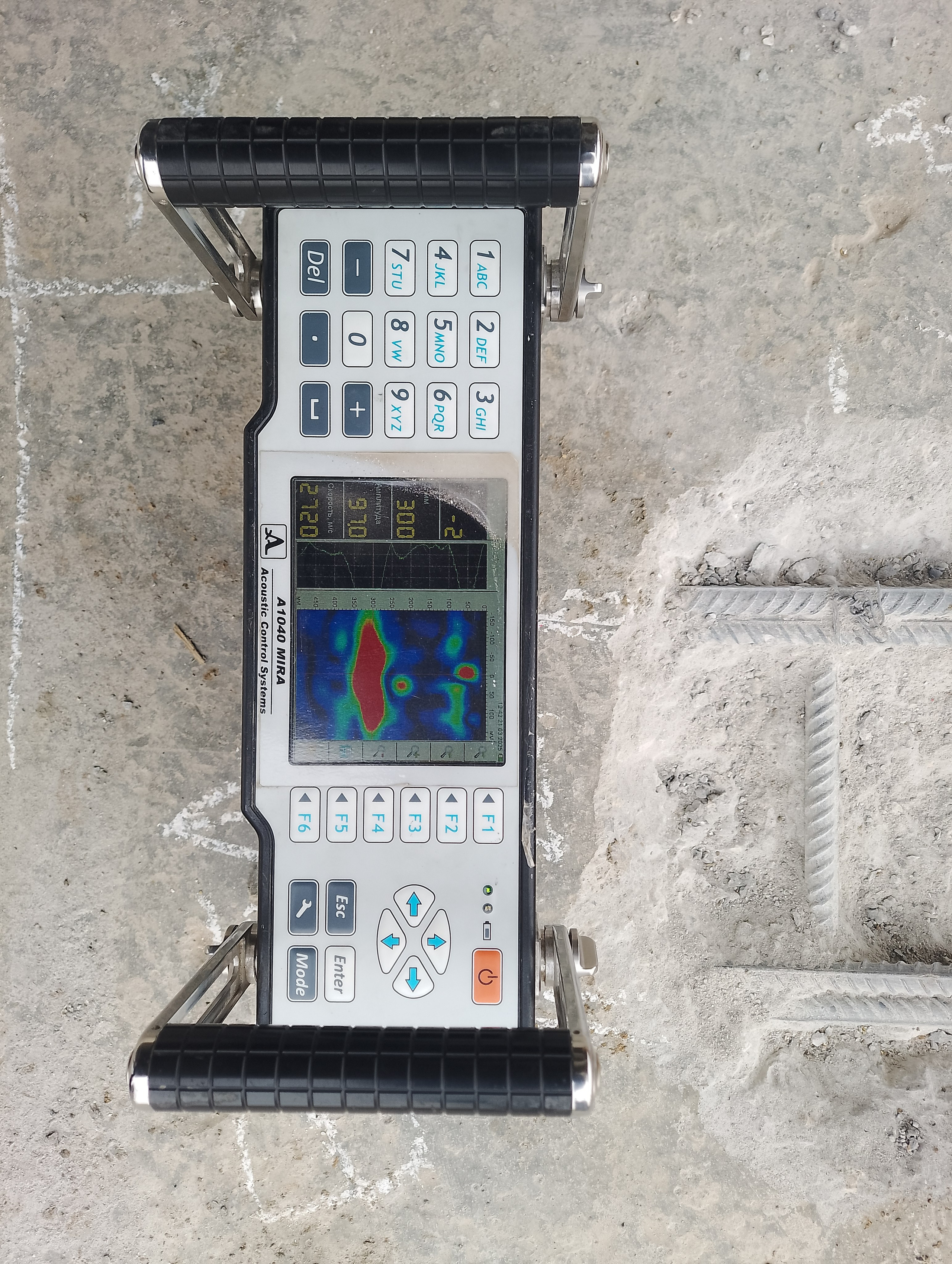 Томограф ультразвуковой низкочастотный A1040Mira. Определение параметров армирования монолитной железобетонной плиты перекрытия ультразвуковым эхометодом (методом ультразвуковой эхо-томографии).