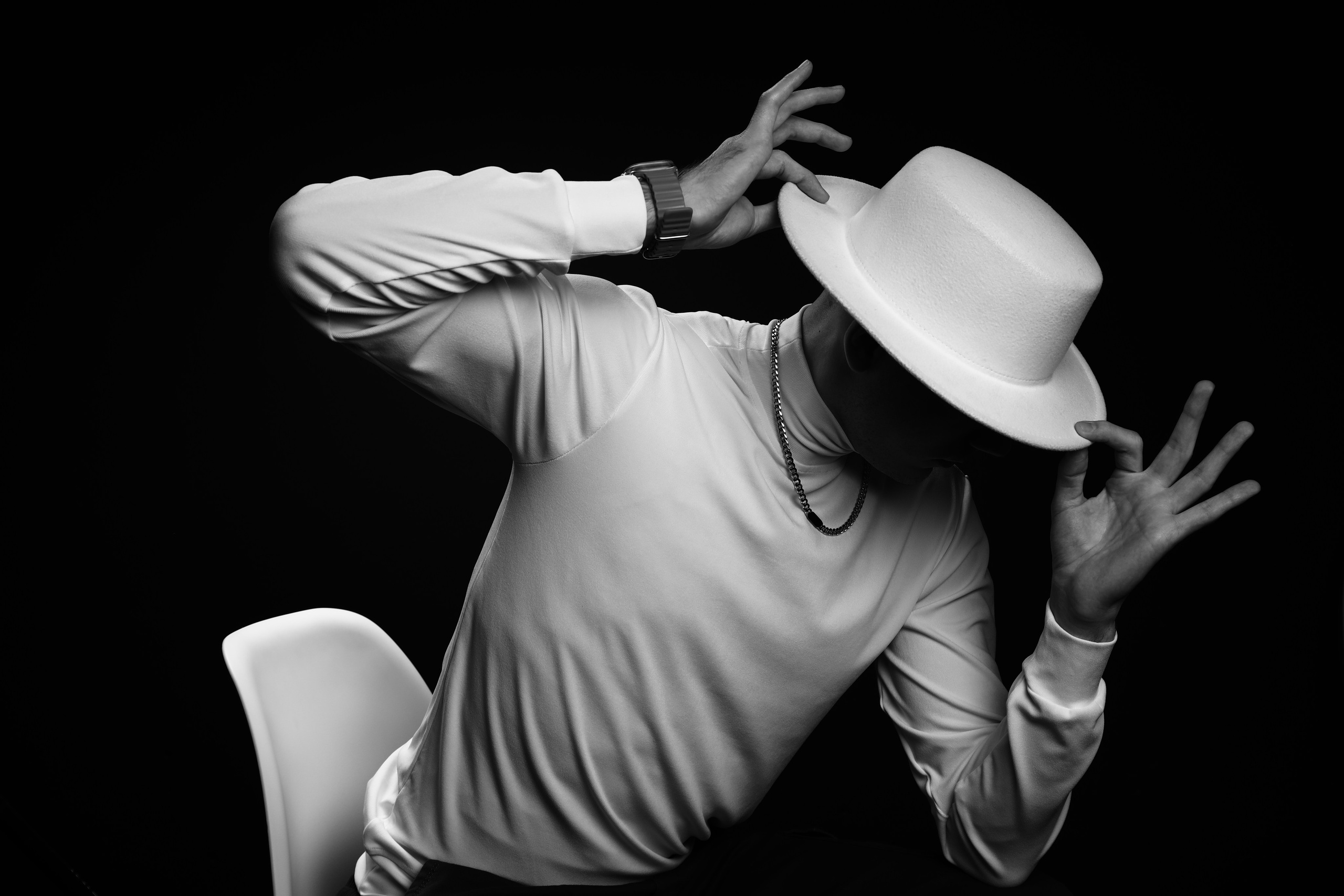 The White hat Alex. Профессиональный фотограф в Воронеже Владислав Крылов