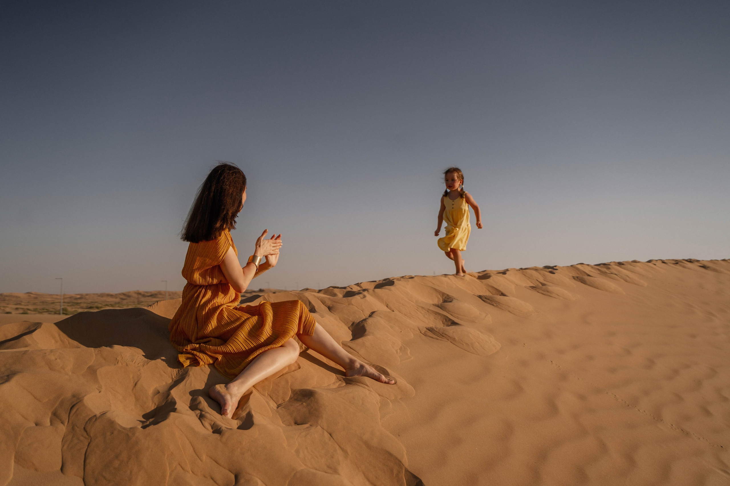 Фотосессия в пустыне ОАЭ с трансфером, выезд из Абу-Даби, Дубая, Фуджейры и других эмиратов. Дорога до пустыни занимает около 1 часа.