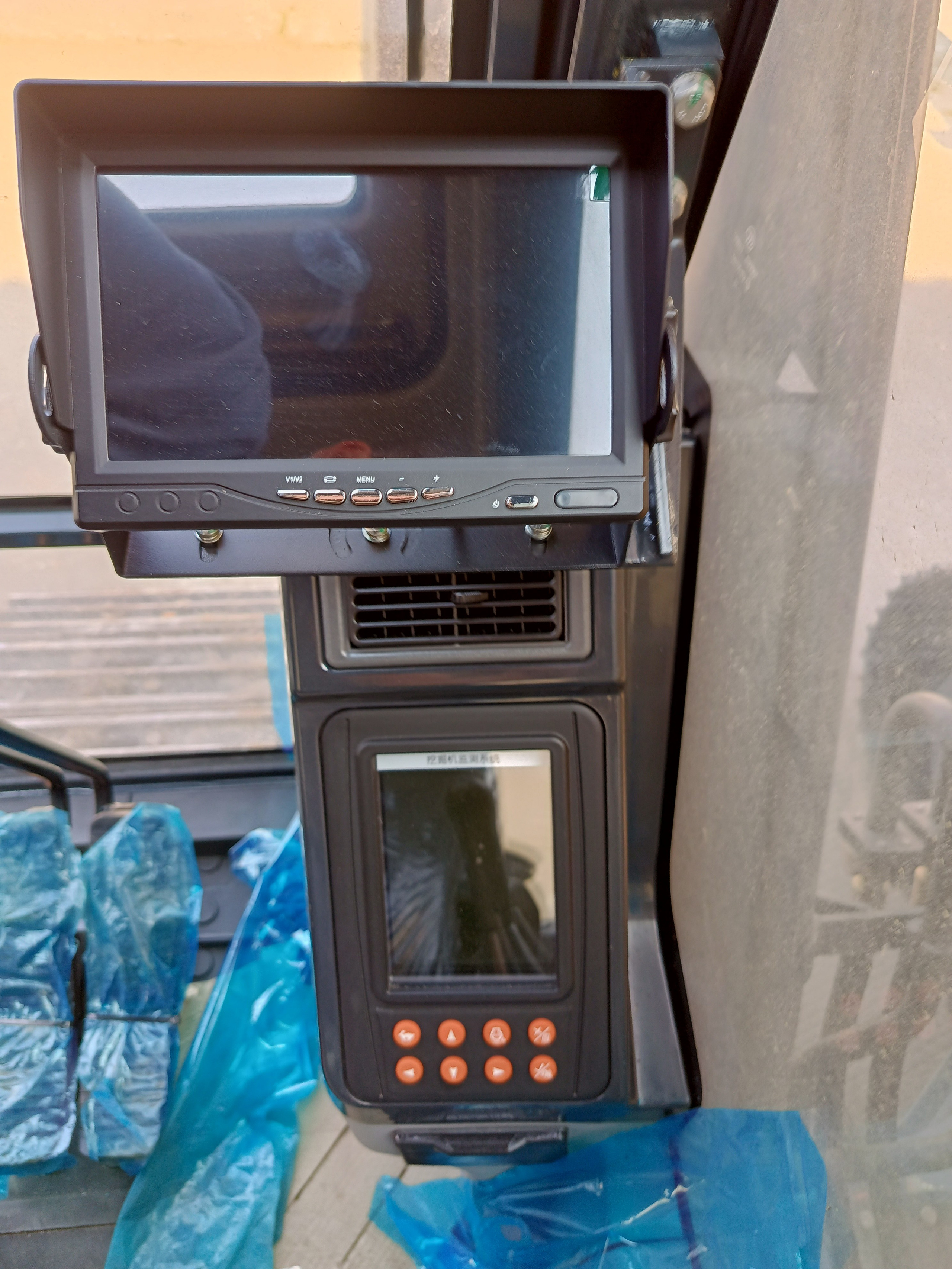 Фото гус. экс. Beezone В210EW. Продажа и обслуживание грузовой техники и спецтехники в г. Новосибирск компания СТИ