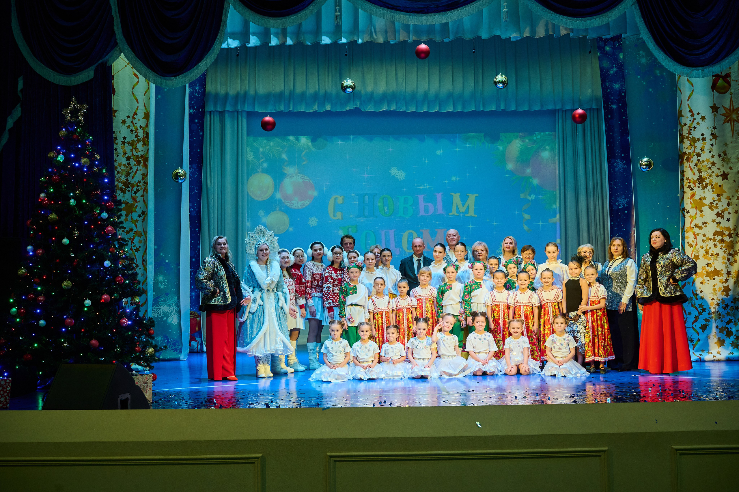 Коцерт НГ В ДК Марьина Роща. Жизнь курорта Кабардинка в фотографиях