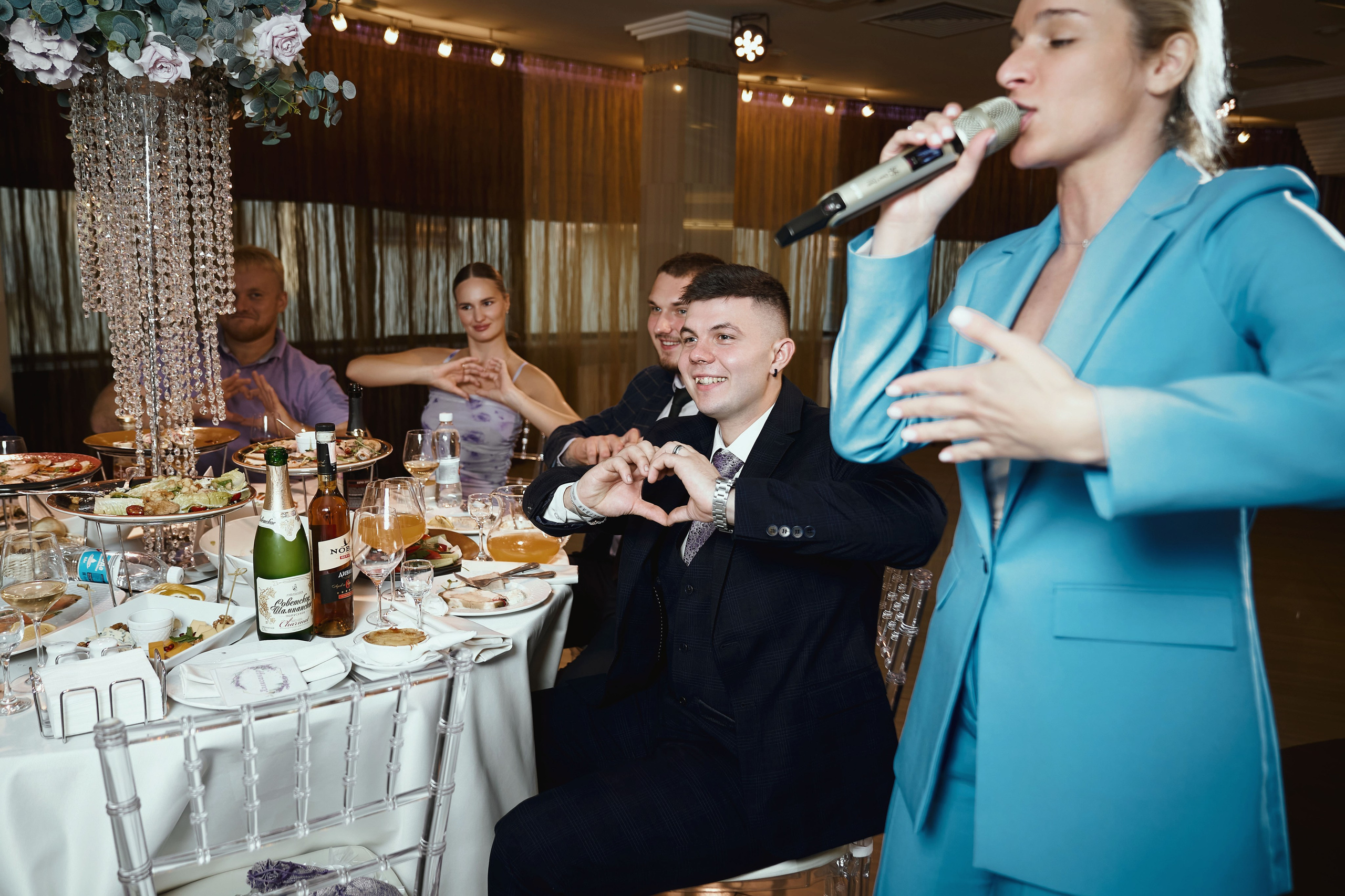 Свадебная фотосессия Дмитрия и Виты на Поклонной горе в парке Победы Москвы